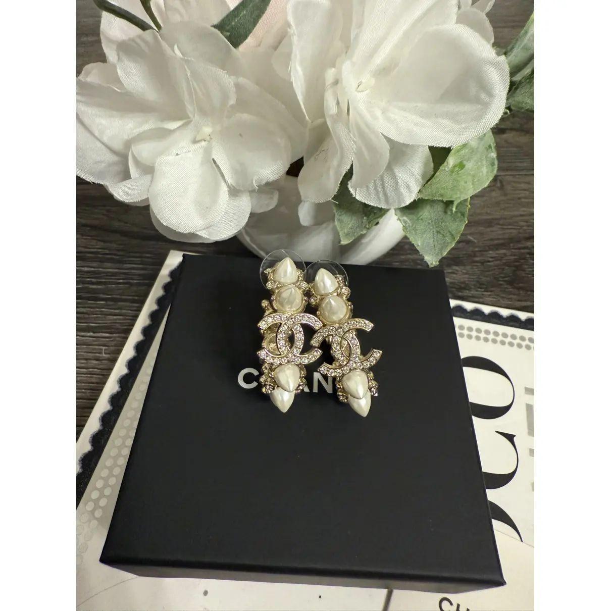 Orecchini a cerchio con perle Chanel Crystal CC in vendita 6