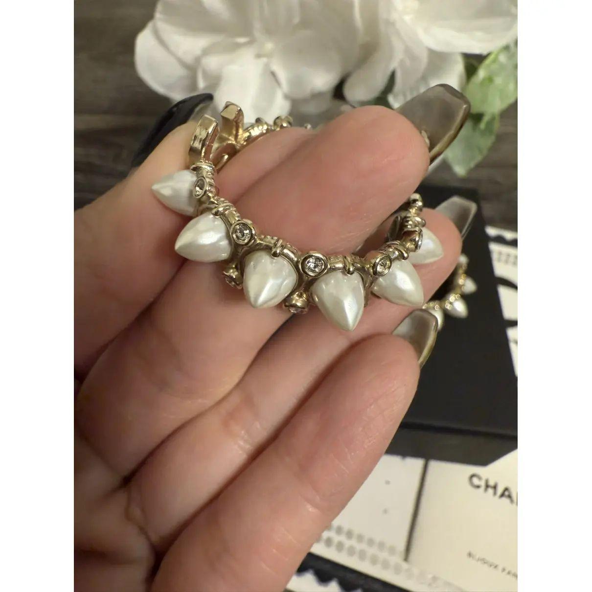 Orecchini a cerchio con perle Chanel Crystal CC in vendita 2