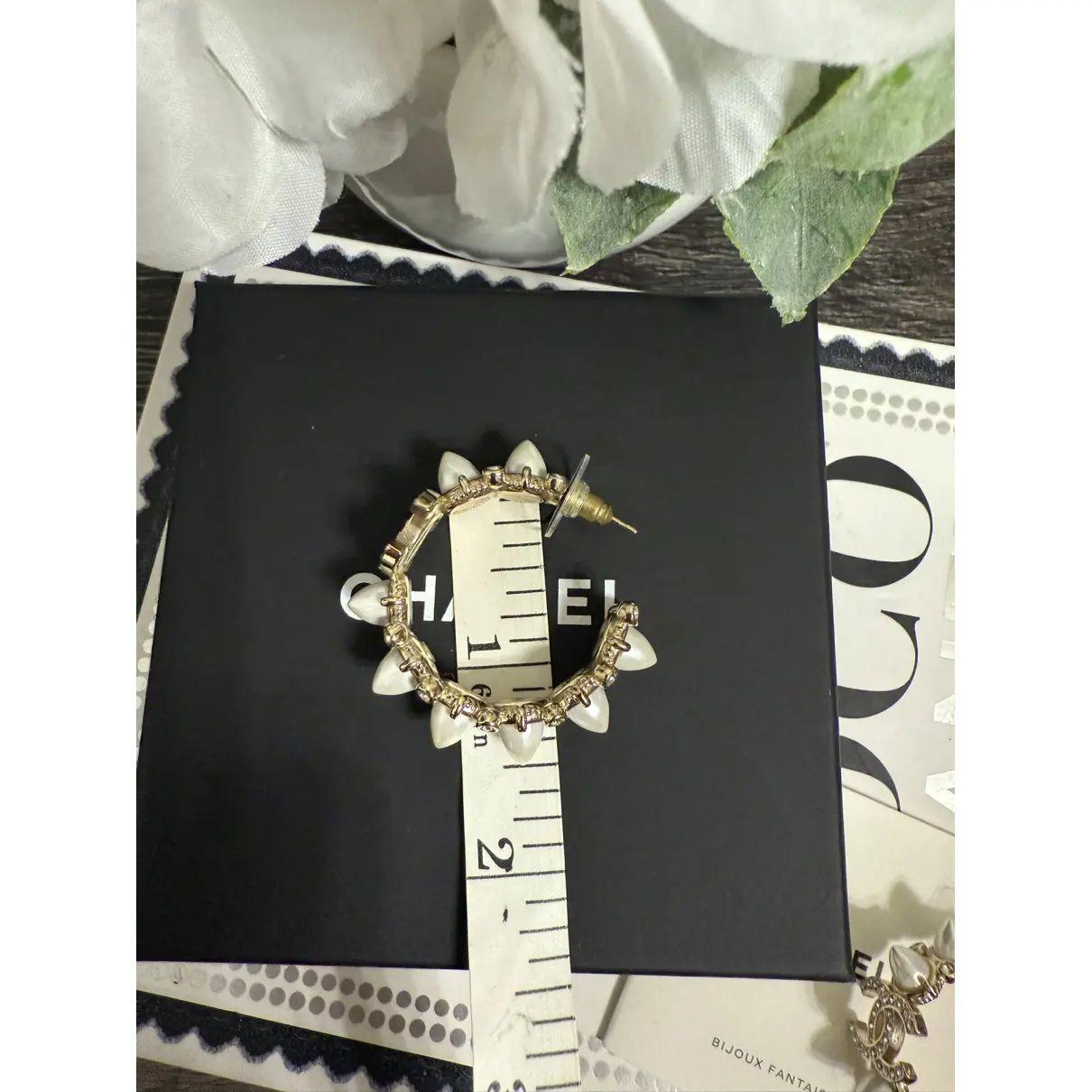 Orecchini a cerchio con perle Chanel Crystal CC in vendita 3