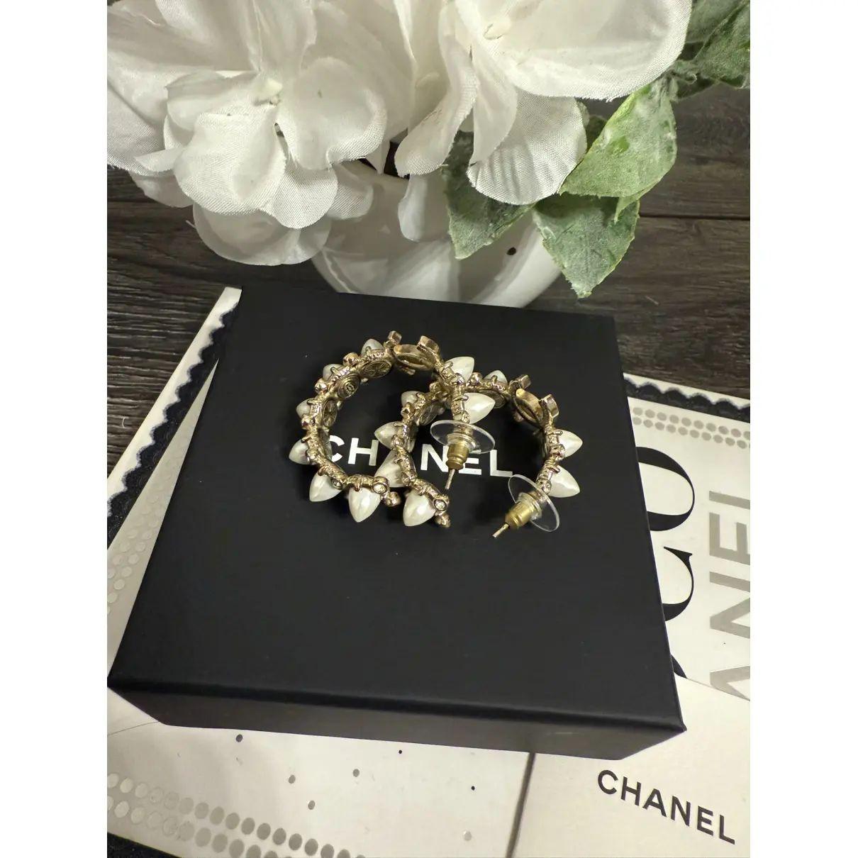 Orecchini a cerchio con perle Chanel Crystal CC in vendita 5