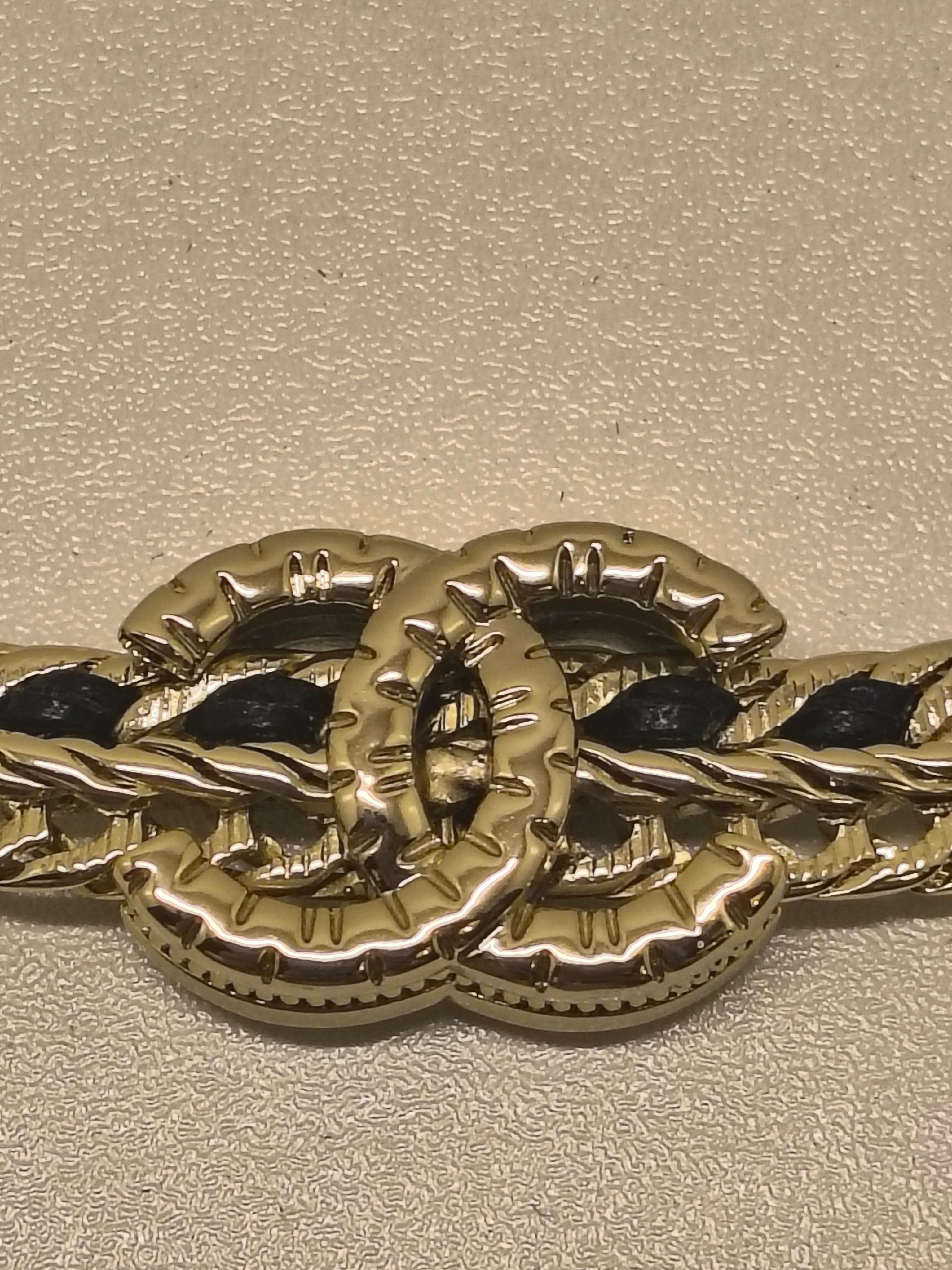 Chanel Collana a girocollo in pelle impreziosita da cristalli B24 In condizioni ottime in vendita a PUTNEY, NSW
