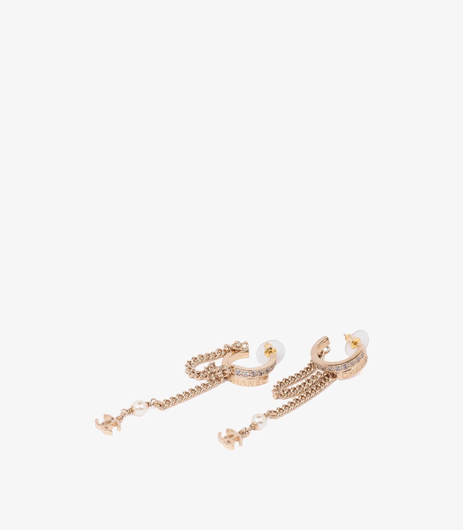 Chanel Kristall- und Kunstperlen-Ohrringe in Goldtönen CC Kette im Zustand „Hervorragend“ im Angebot in Bishop's Stortford, Hertfordshire
