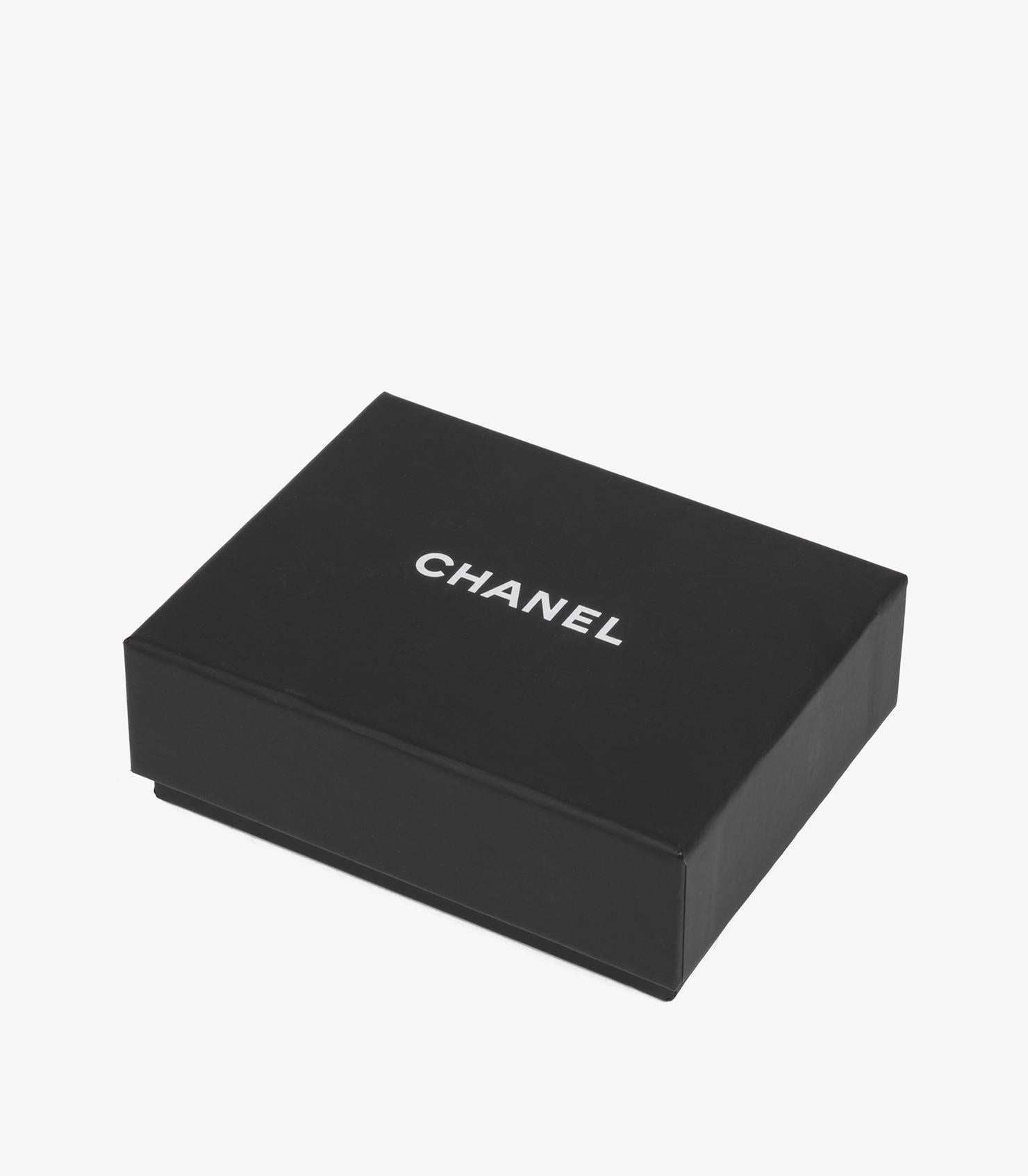 Chanel Kristall- und Kunstperlen-Ohrringe in Goldtönen CC Kette im Angebot 1