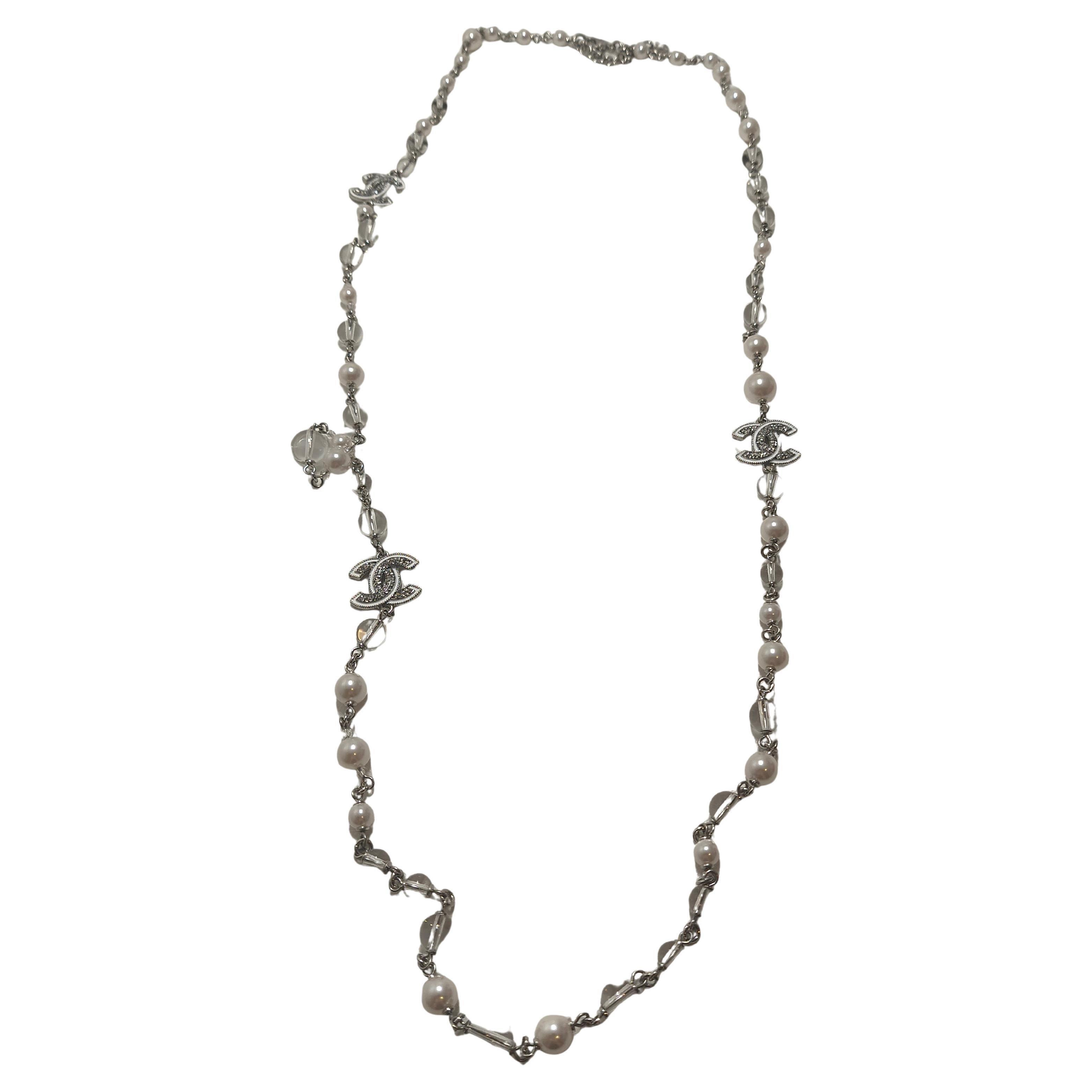 Chanel Crystal Pearl Rhinestone CC Logo Long Necklace in vendita