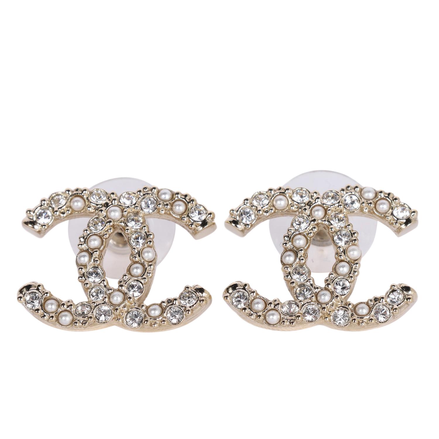 CHANEL Boucles d'oreilles percées CC perles de cristal or Light en vente 1