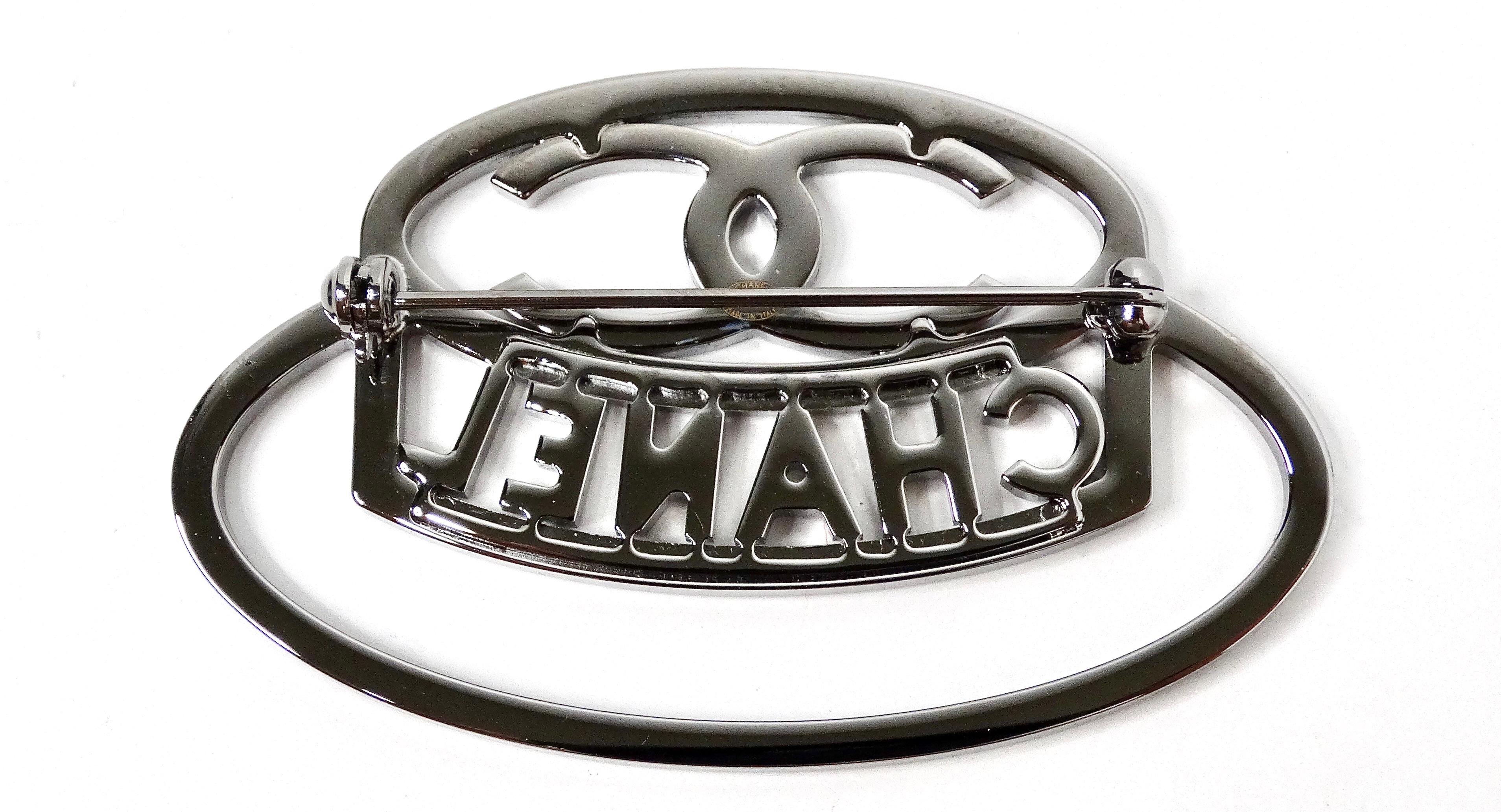 Broche chapeau Chanel en cristal A Silver 2017 Pour femmes en vente