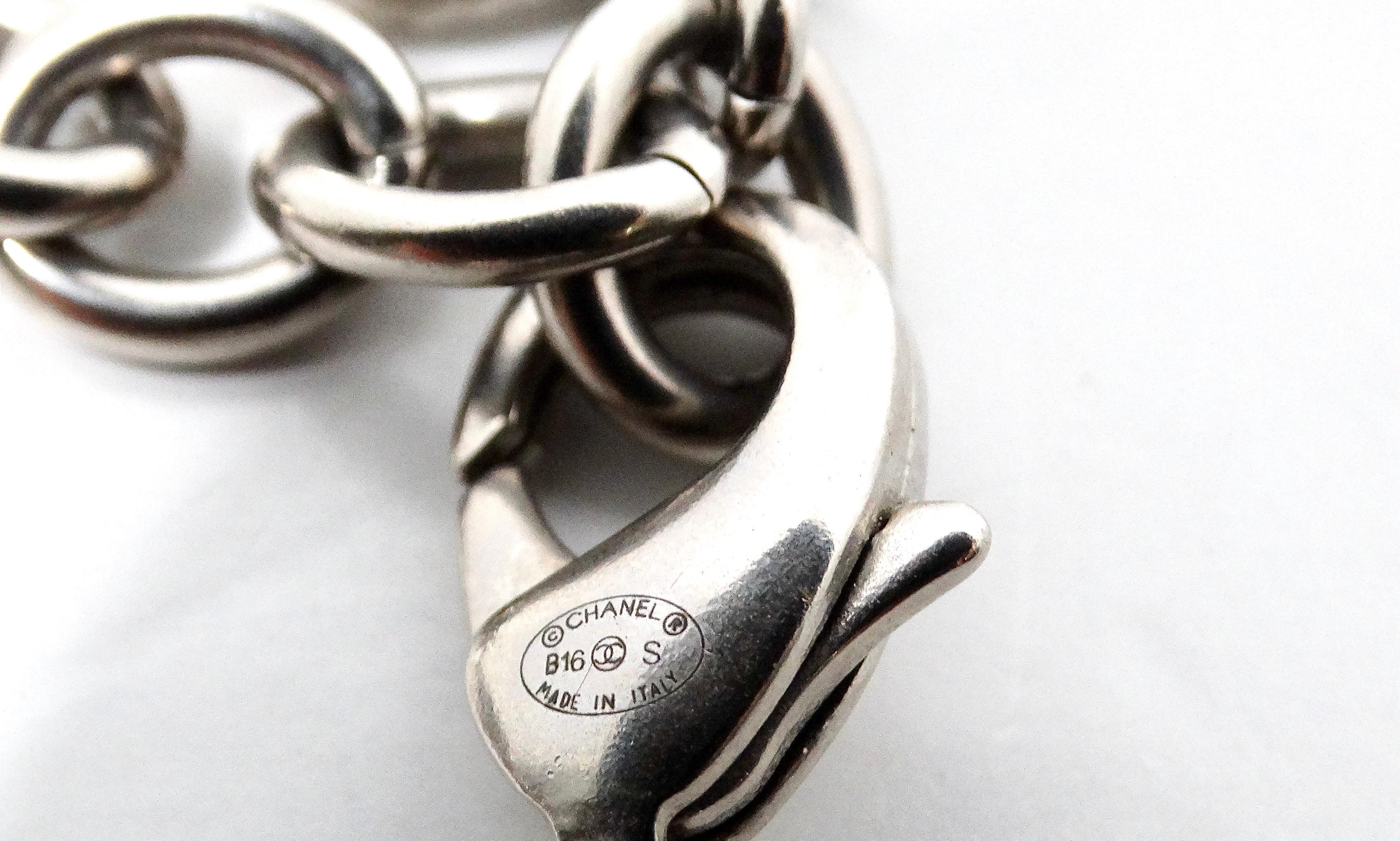 Chanel Bracciale a catena CC con cristalli in argento 2016 in vendita 3