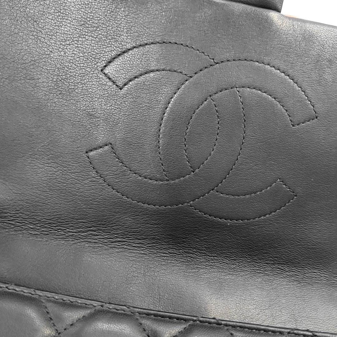 Chanel Color Jumbo Quilted Single Flap Bag Black Leather Multicolor Trim en vente 5