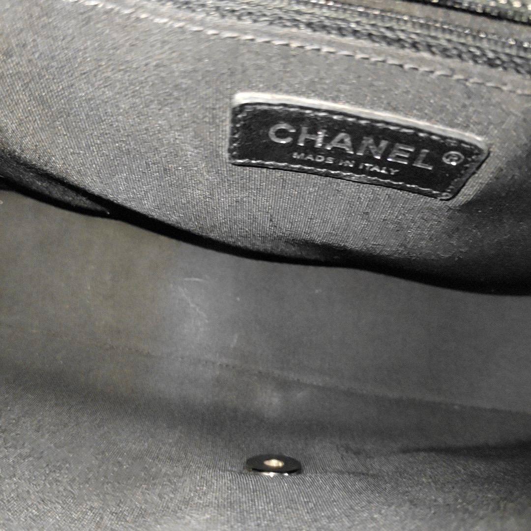 Chanel Color Jumbo Quilted Single Flap Bag Black Leather Multicolor Trim en vente 7