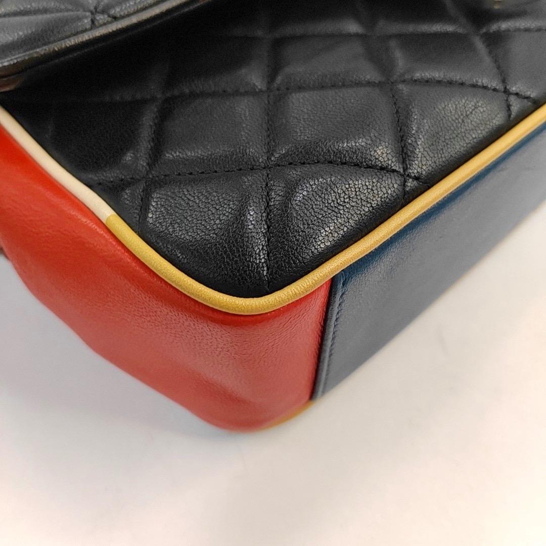 Chanel Color Jumbo Quilted Single Flap Bag Black Leather Multicolor Trim en vente 11