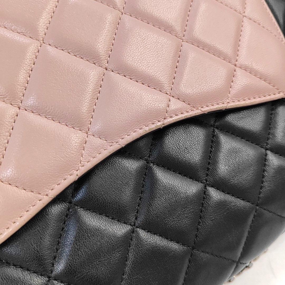Chanel Color Jumbo Quilted Single Flap Bag Black Leather Multicolor Trim en vente 12