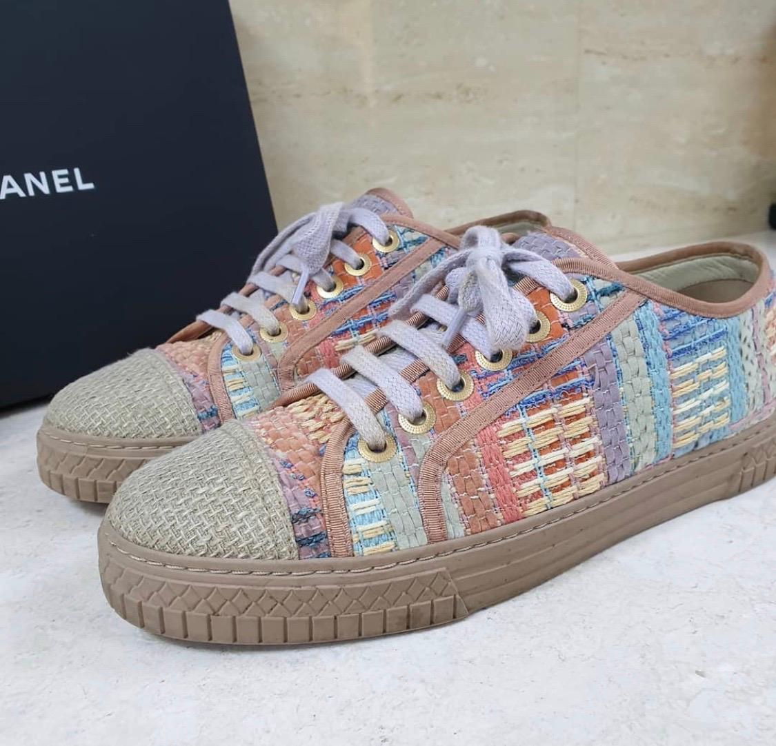 CHANEL Cuba Logo CC Tweed Lace Up Sneakers In Good Condition In Krakow, PL