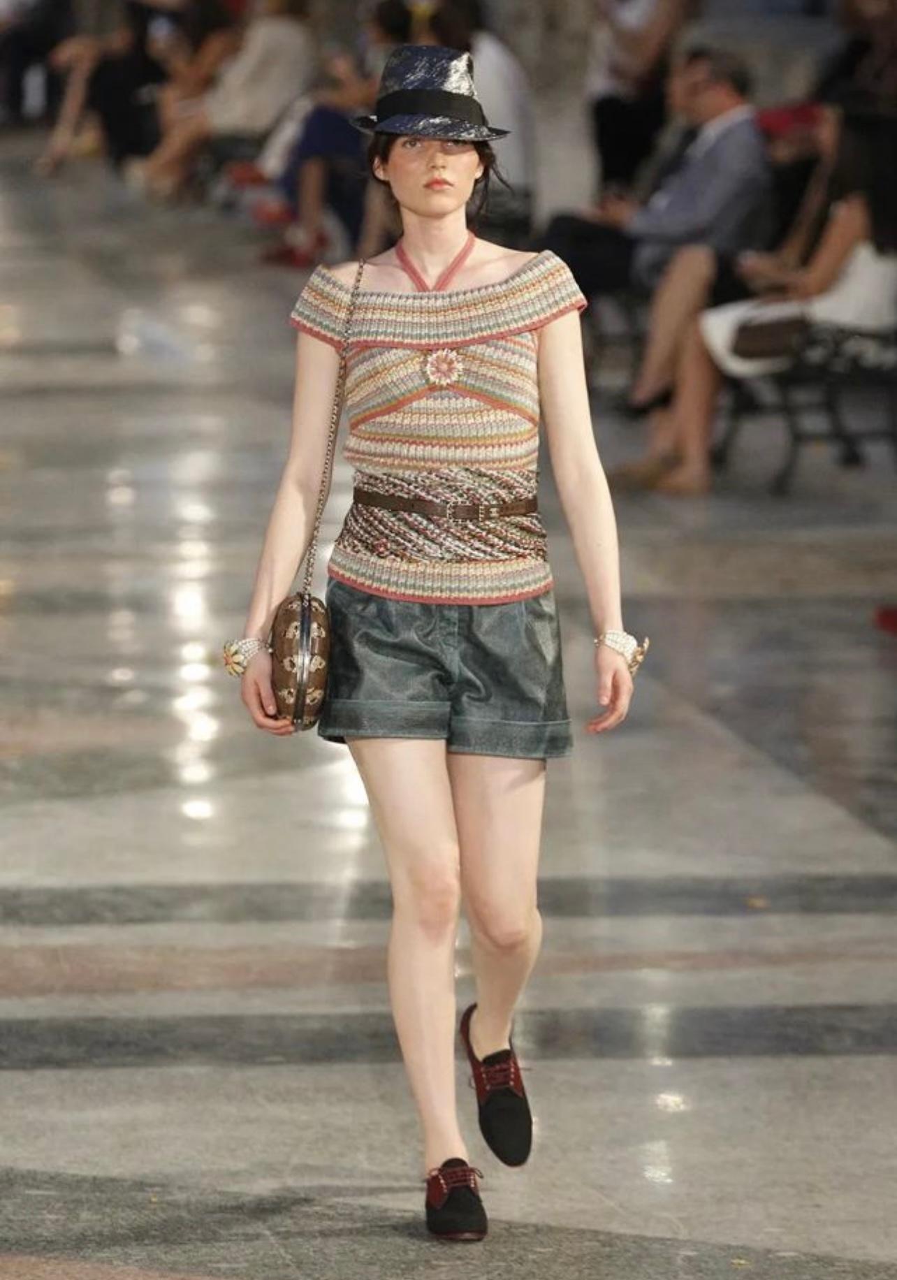 Chanel Kuba Laufsteg-Strickoberteil im Zustand „Hervorragend“ im Angebot in Dubai, AE