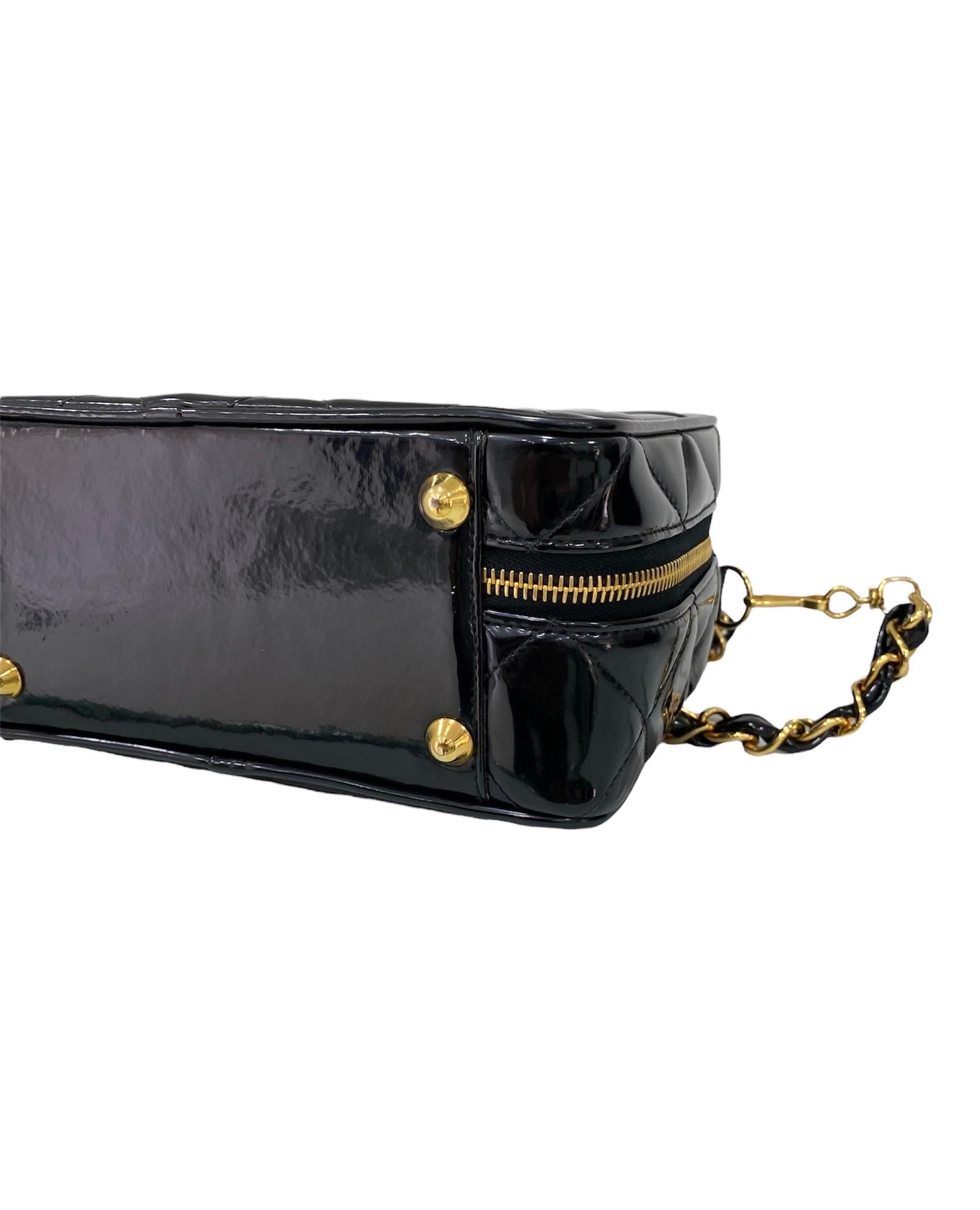 Chanel Cube Vintage Patent Leather Borsa a Tracolla For Sale 2