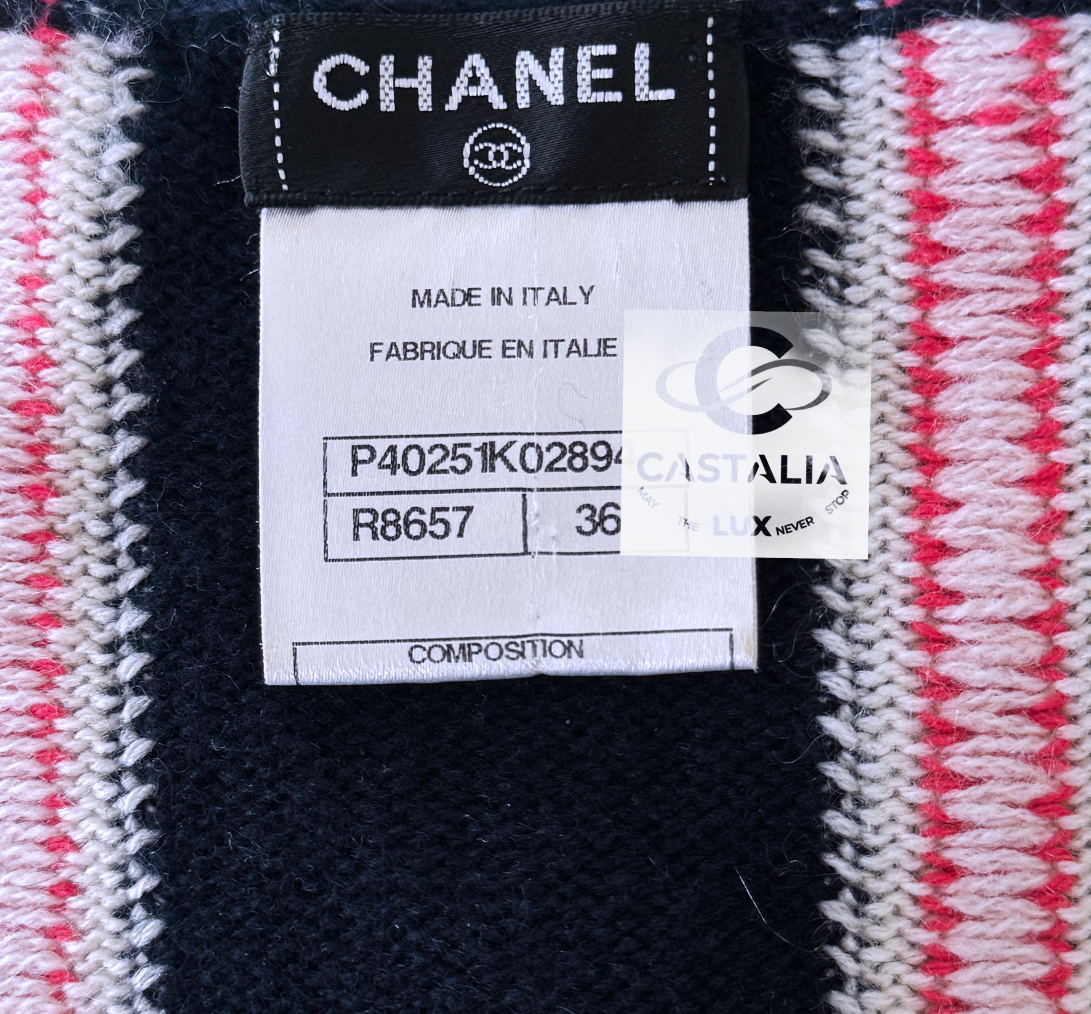 CHANEL Kubismus inspirierte Strickjacke mit Logo-Knöpfen 36 FR 8