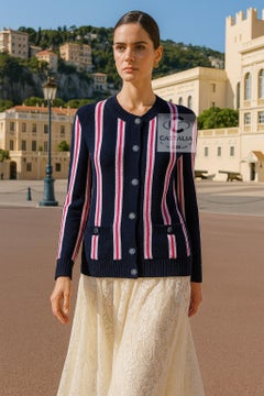CHANEL Kubismus inspirierte Strickjacke mit Logo-Knöpfen 36 FR
