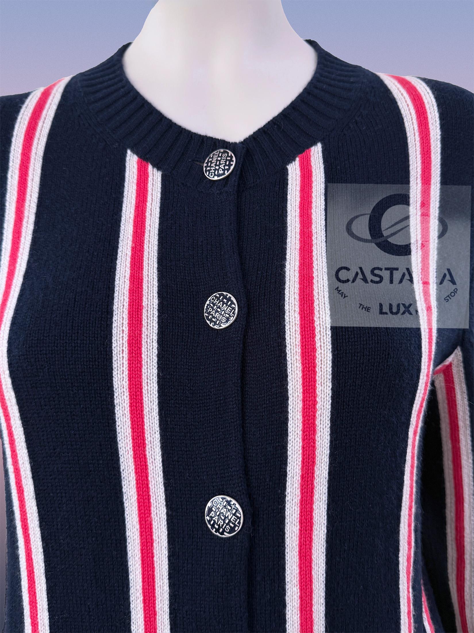 CHANEL Chaqueta de punto inspirada en el cubismo con botones del logotipo 36 FR en venta 3