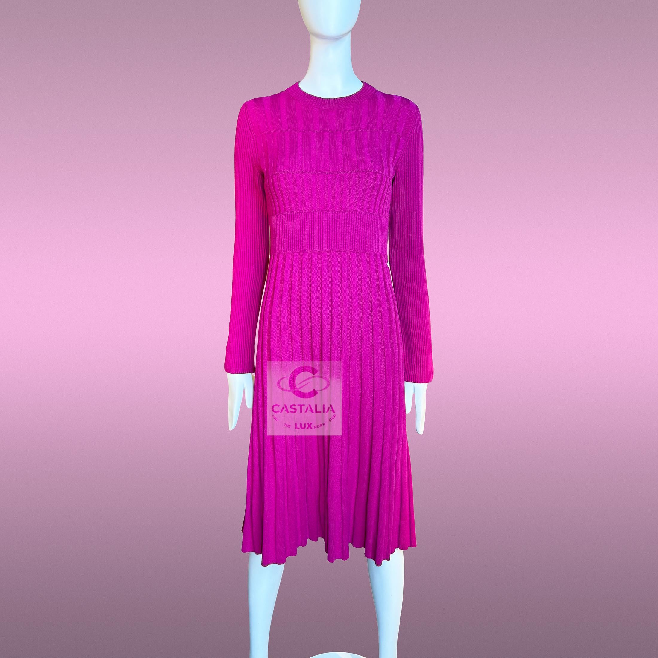 Chanel Kubismus inspiriert Fuchsia gewebtes Kleid 36 FR im Zustand „Hervorragend“ im Angebot in Dubai, AE