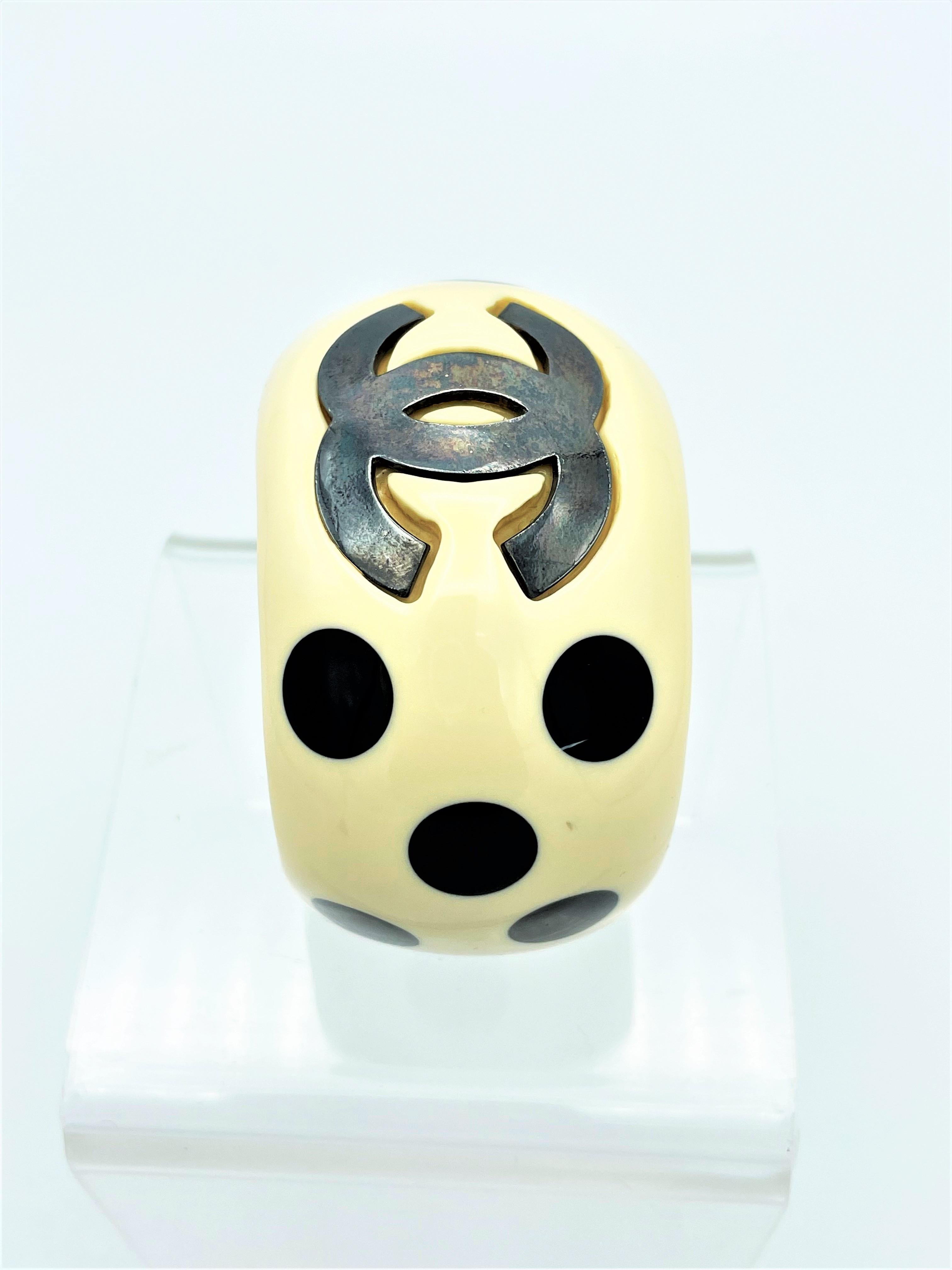 Chanel Cuff/bangle with big CC's and black dots, acryl, signed 96P - 1996 spring For Sale 7