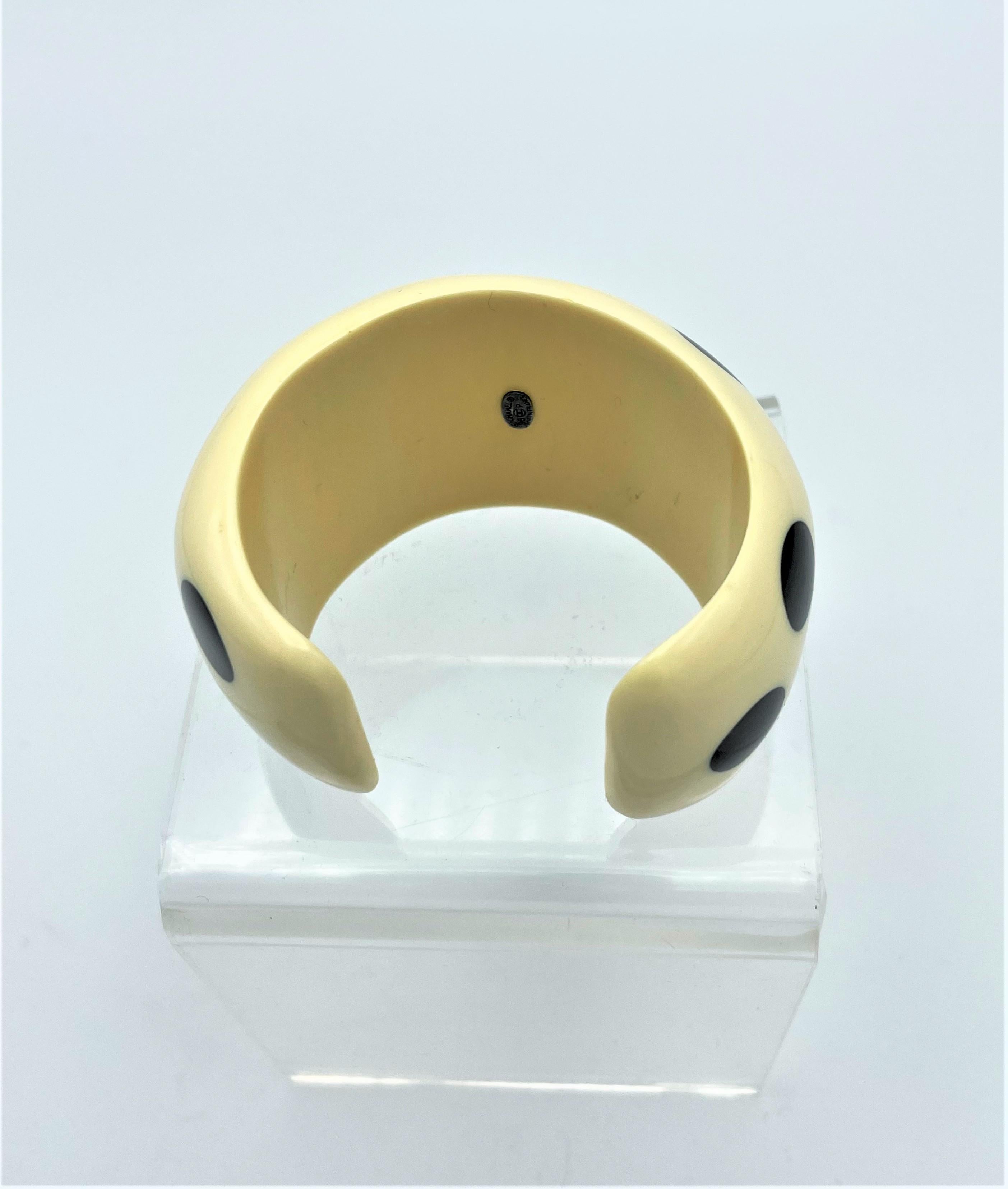 Women's Chanel Cuff/bangle with big CC's and black dots, acryl, signed 96P - 1996 spring For Sale