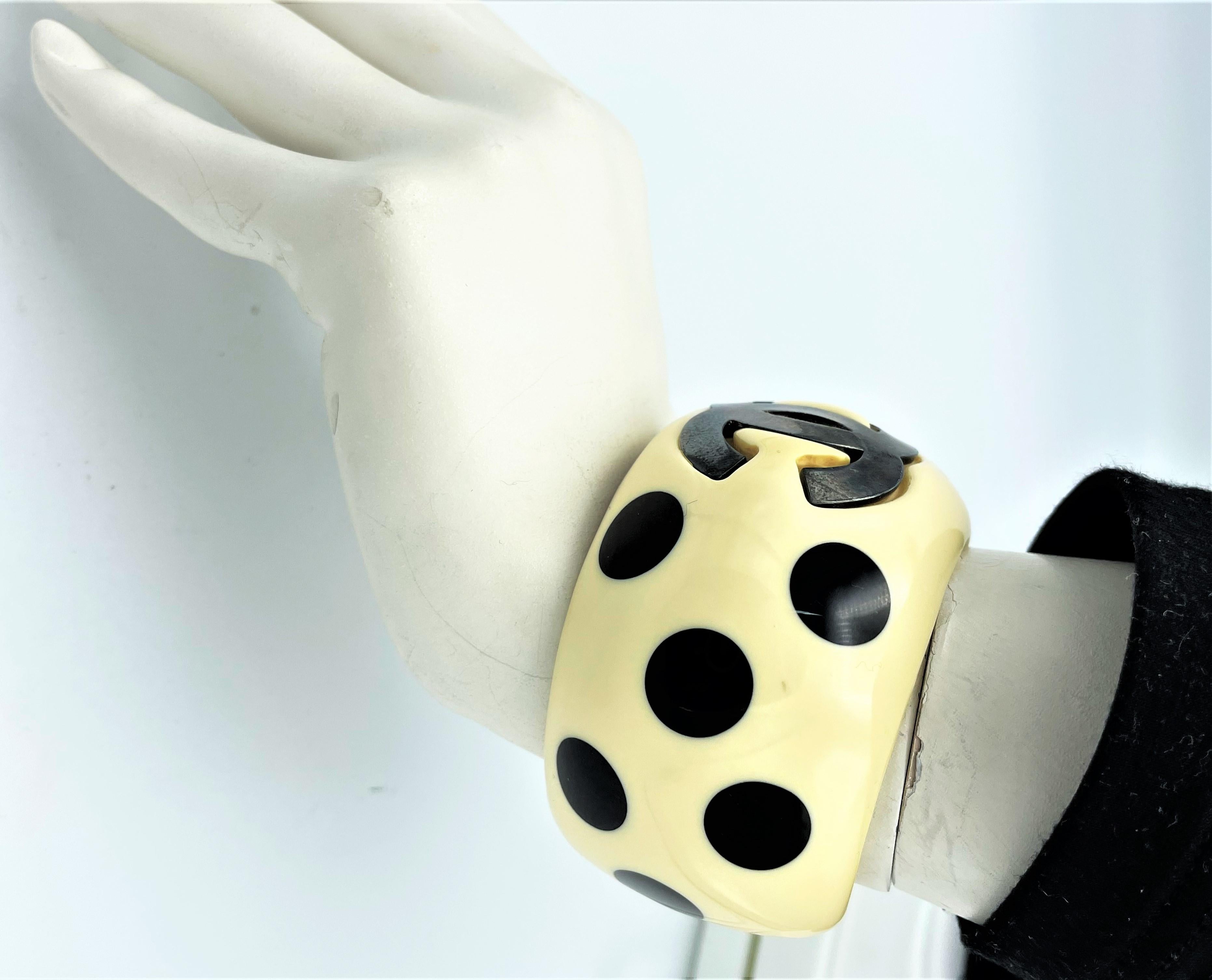 Chanel Cuff/bangle with big CC's and black dots, acryl, signed 96P - 1996 spring For Sale 5