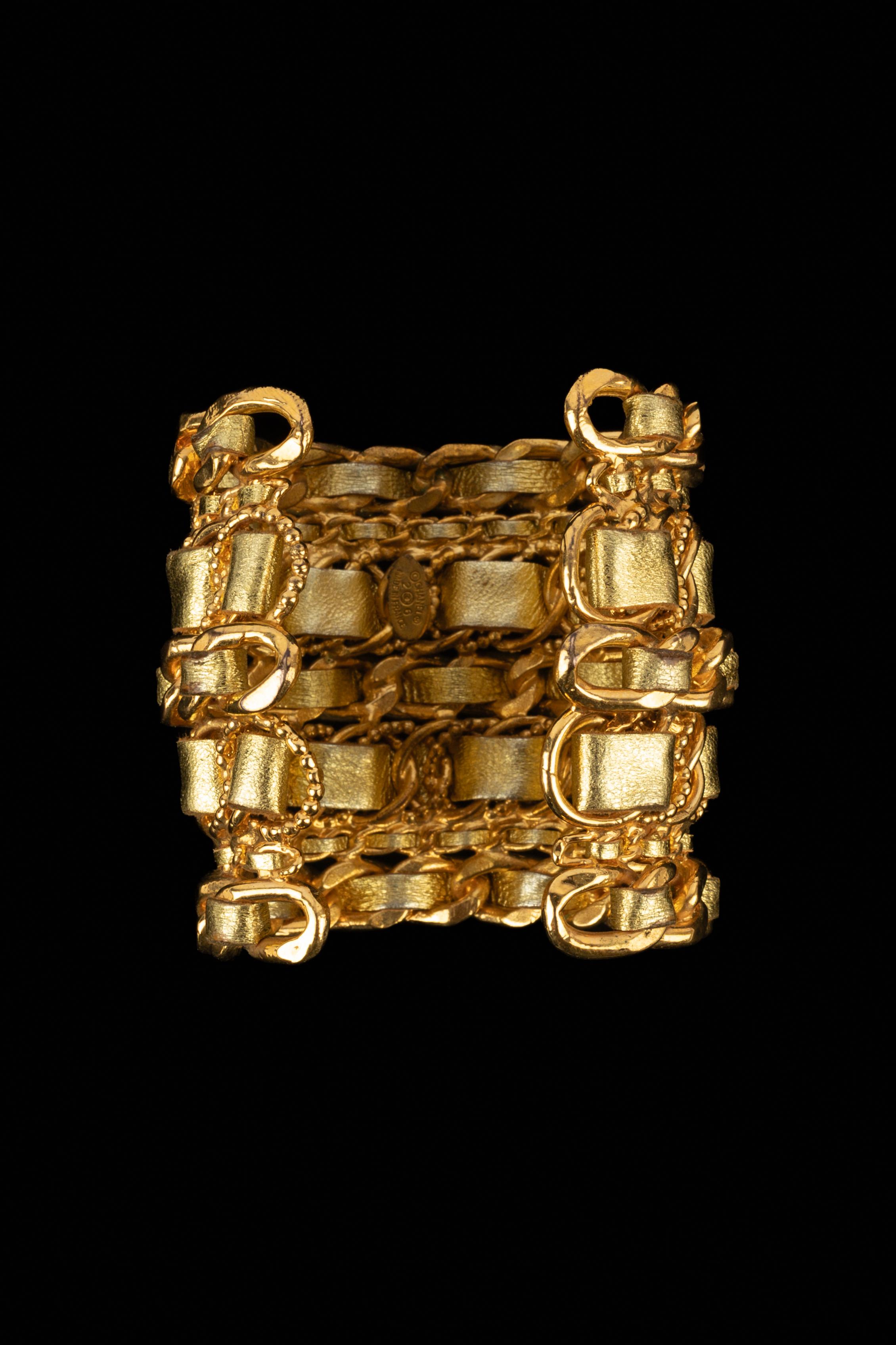Bracelet manchette Chanel 1990 Pour femmes en vente