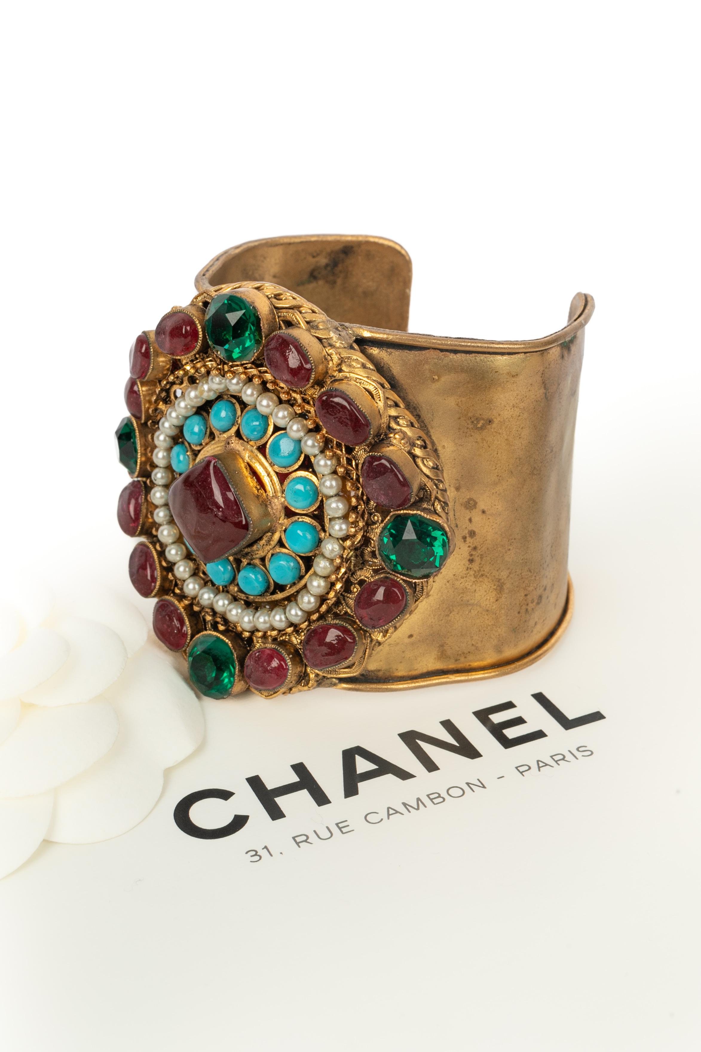 Chanel Manschettenknopf Armband Coco Ära im Zustand „Hervorragend“ im Angebot in SAINT-OUEN-SUR-SEINE, FR