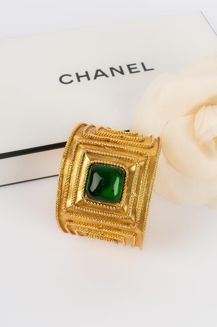 Chanel Cuff Bracelet in Gilded Metal and Green Glass Paste, 1991 5