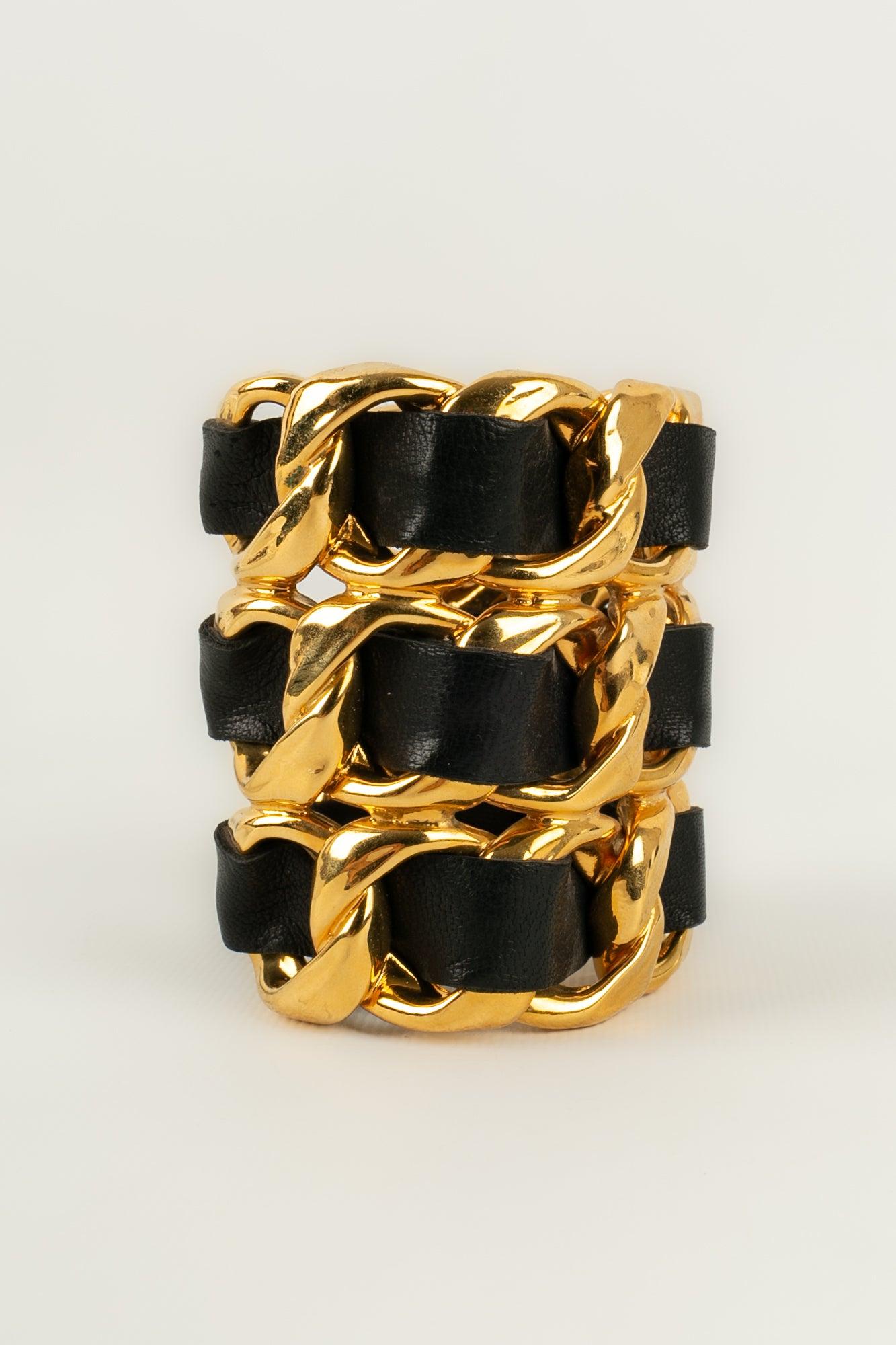 Chanel Cuff Bracelet in Golden Metal and Black Leather For Sale 1