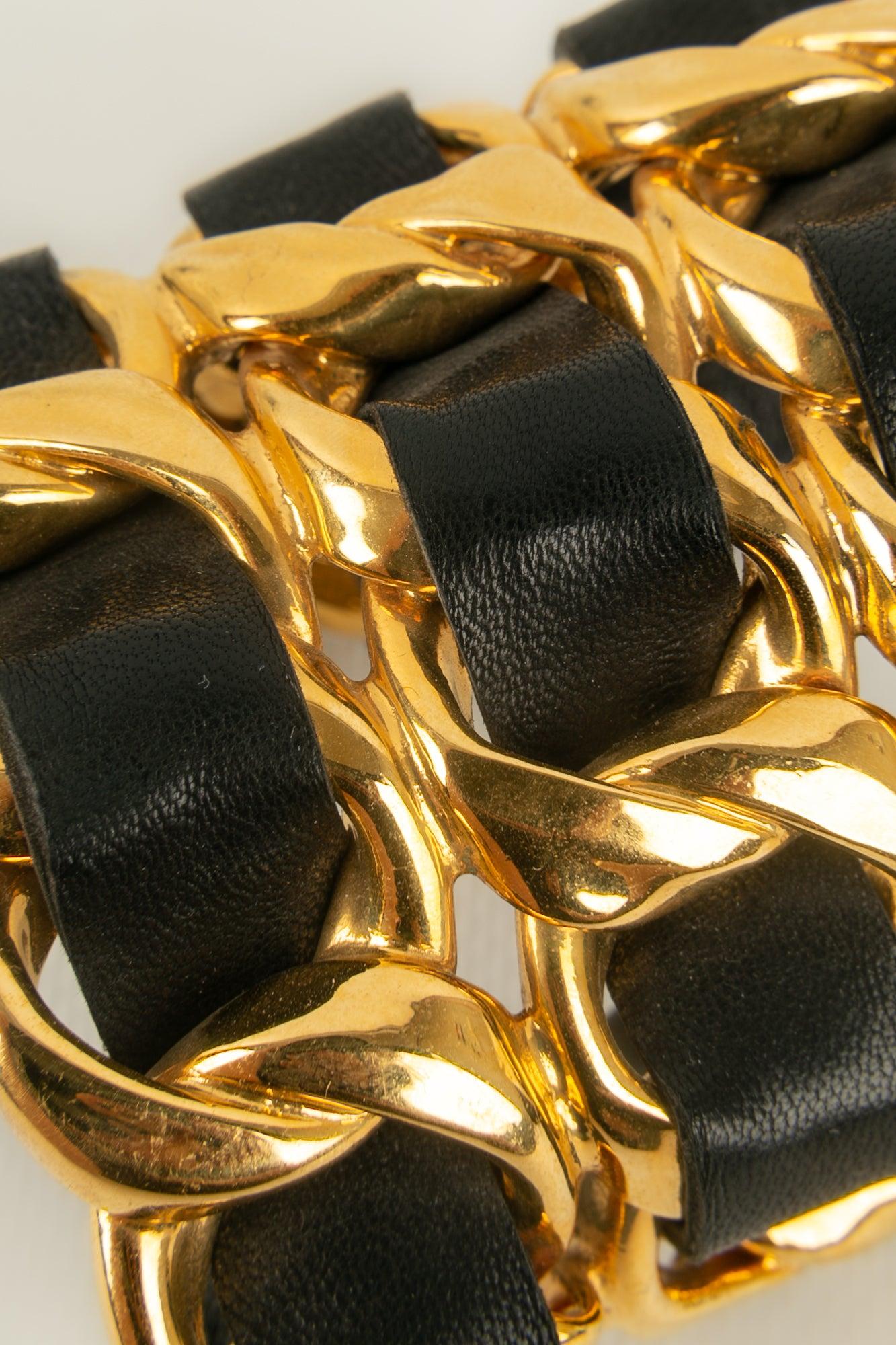Chanel Cuff Bracelet in Golden Metal and Black Leather For Sale 2
