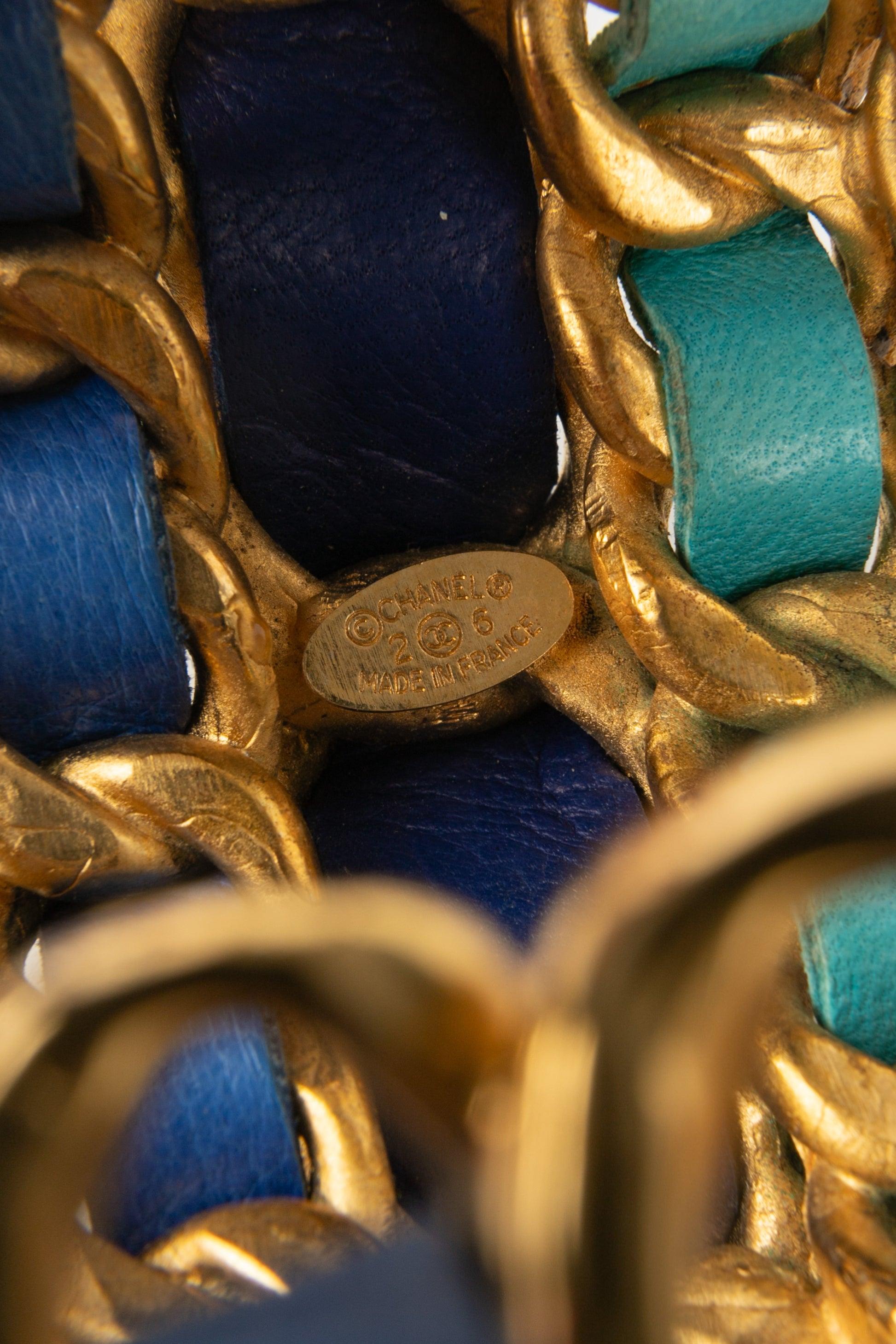 Chanel Cuff Bracelet in Golden Metal Interlaced with Blue Tone Leather, 1991 For Sale 3