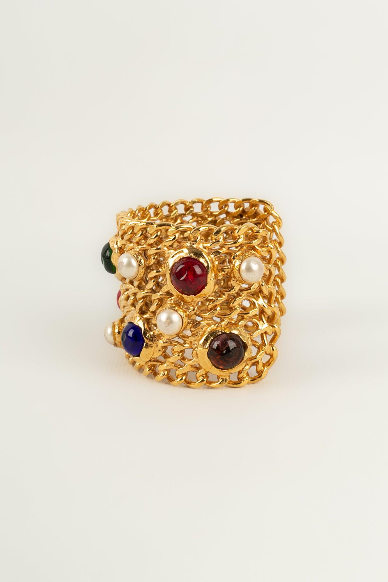 Chanel Cuff Bracelet in Golden Metal with Cabochons In Excellent Condition For Sale In SAINT-OUEN-SUR-SEINE, FR