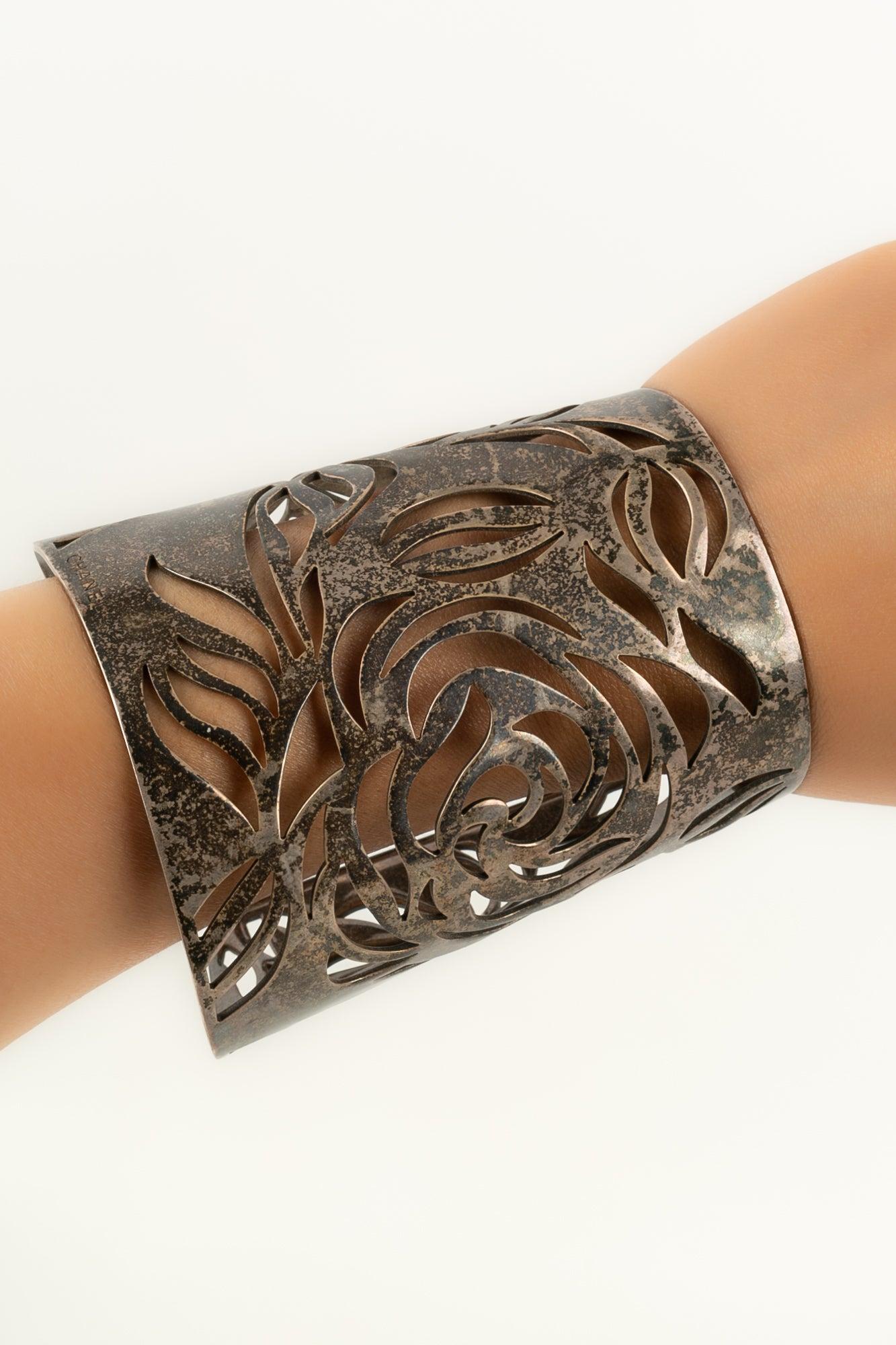 Chanel Cuff Bracelet in Openwork Silver For Sale 1