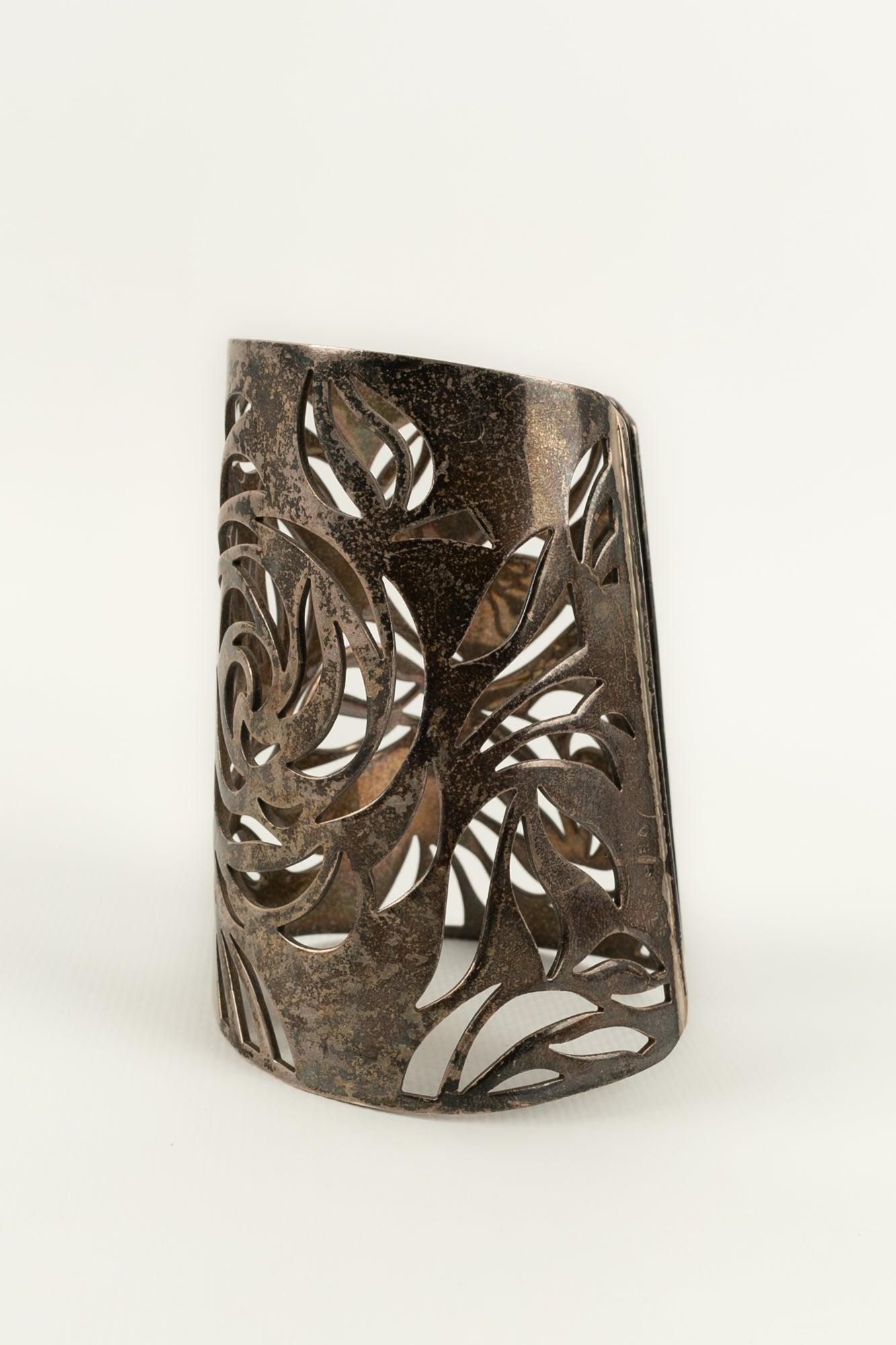 Chanel Cuff Bracelet in Openwork Silver In Good Condition For Sale In SAINT-OUEN-SUR-SEINE, FR