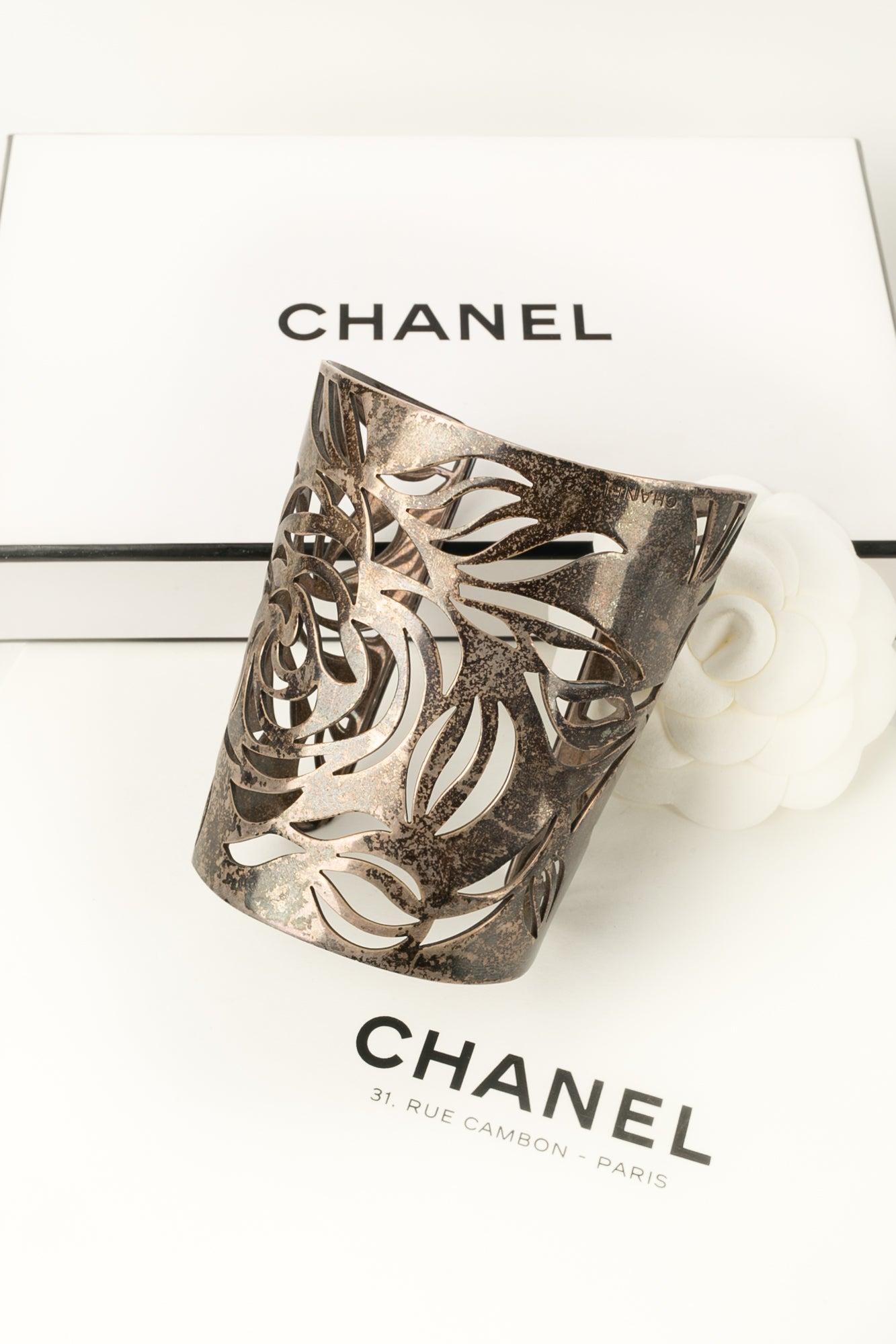 Chanel Cuff Bracelet in Openwork Silver For Sale 2