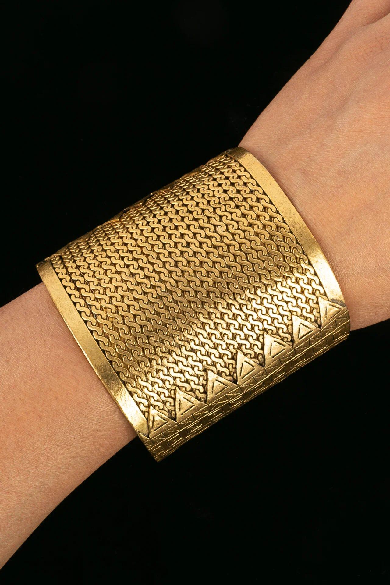 Chanel Cuff Bracelet Manchette in Engraved Gold Metal, 1984 4