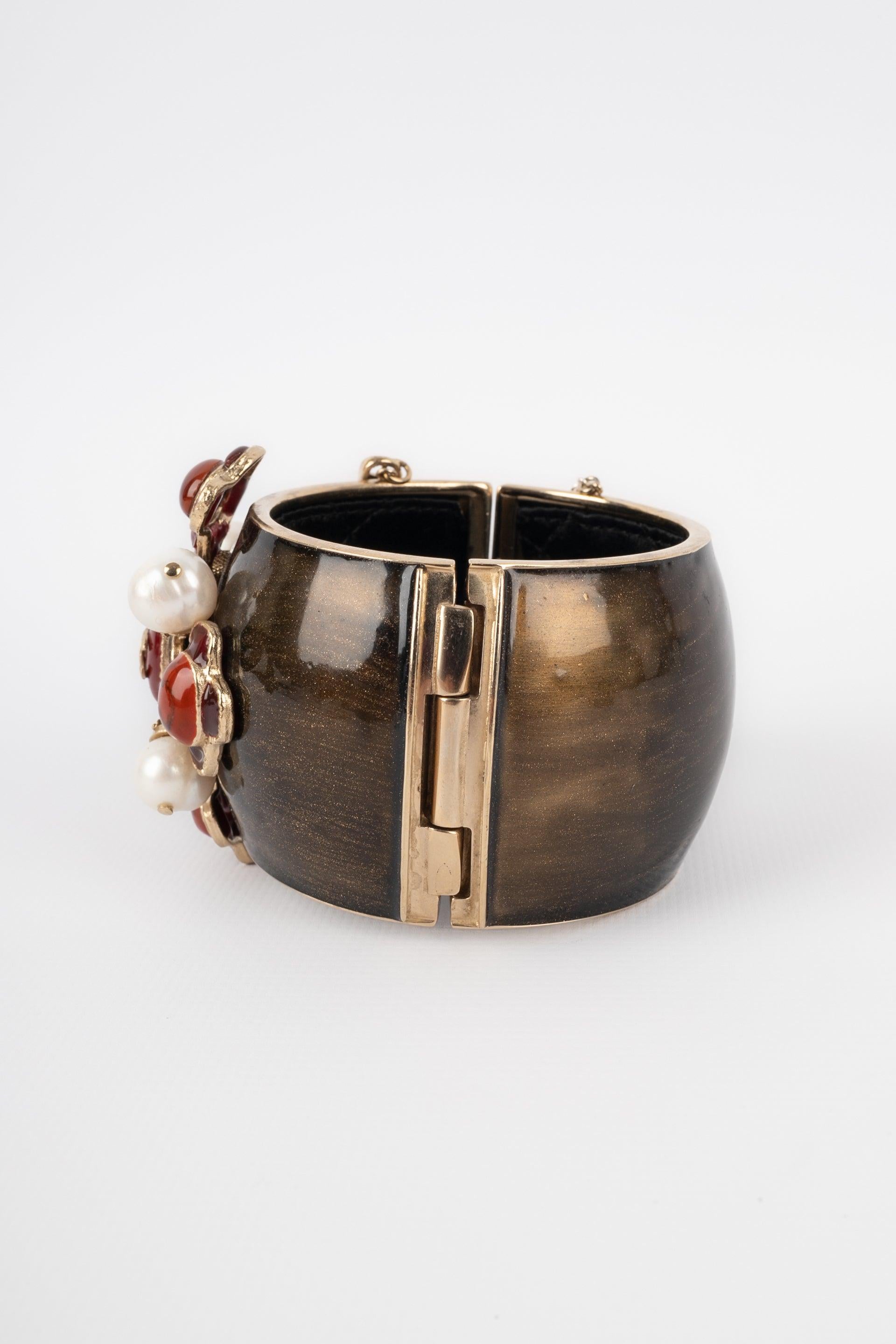 Chanel Cuff Bracelet Topped with Pearl Stylised Cross Pattern, 2011 In Excellent Condition In SAINT-OUEN-SUR-SEINE, FR