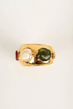 Chanel Cuff in Gilded Metal and Black Glass Paste, 1997