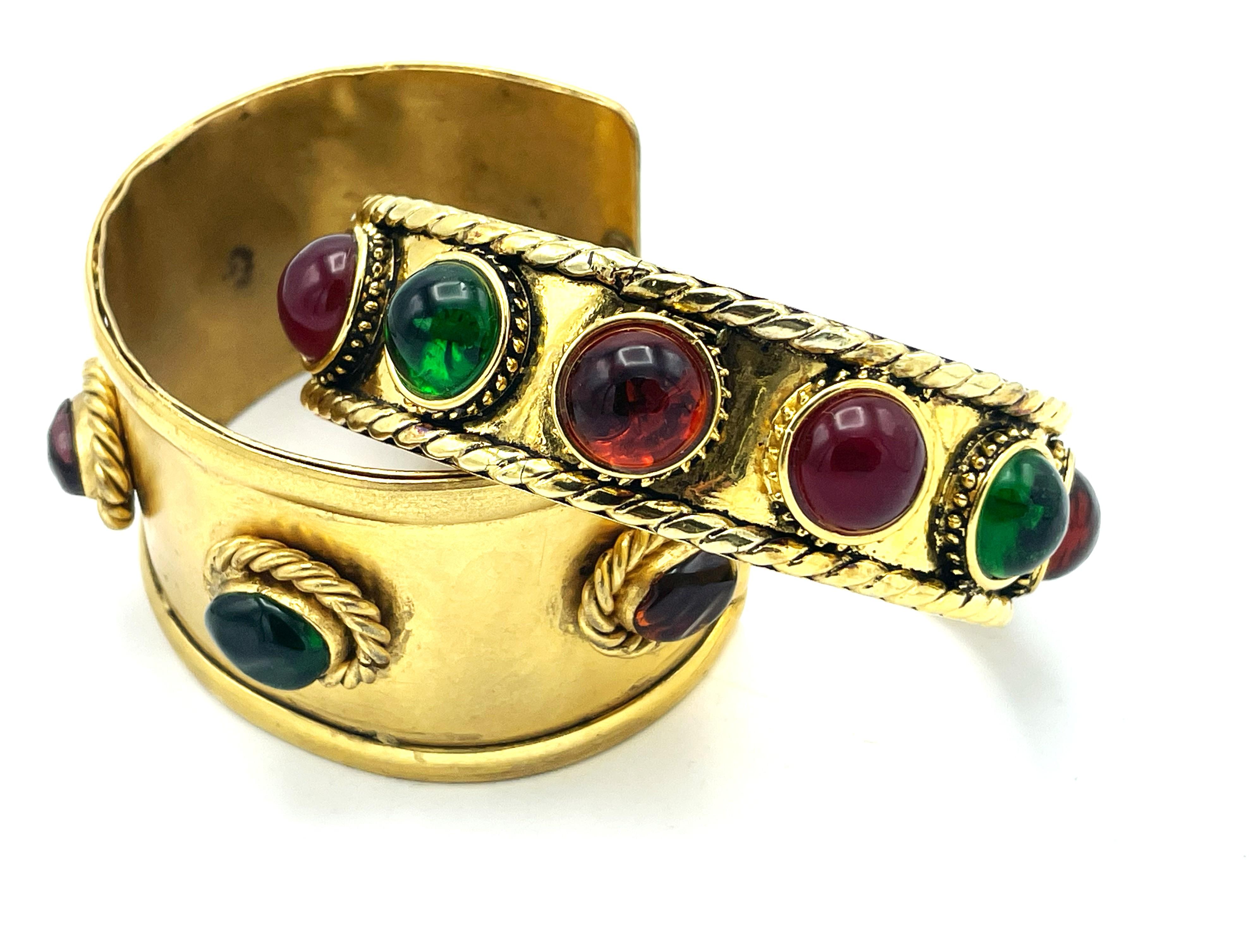 CHANEL/Cuff, bracelet ouvert plaqué or avec 5 rosettes en verre Gripoix 1994 A en vente 8