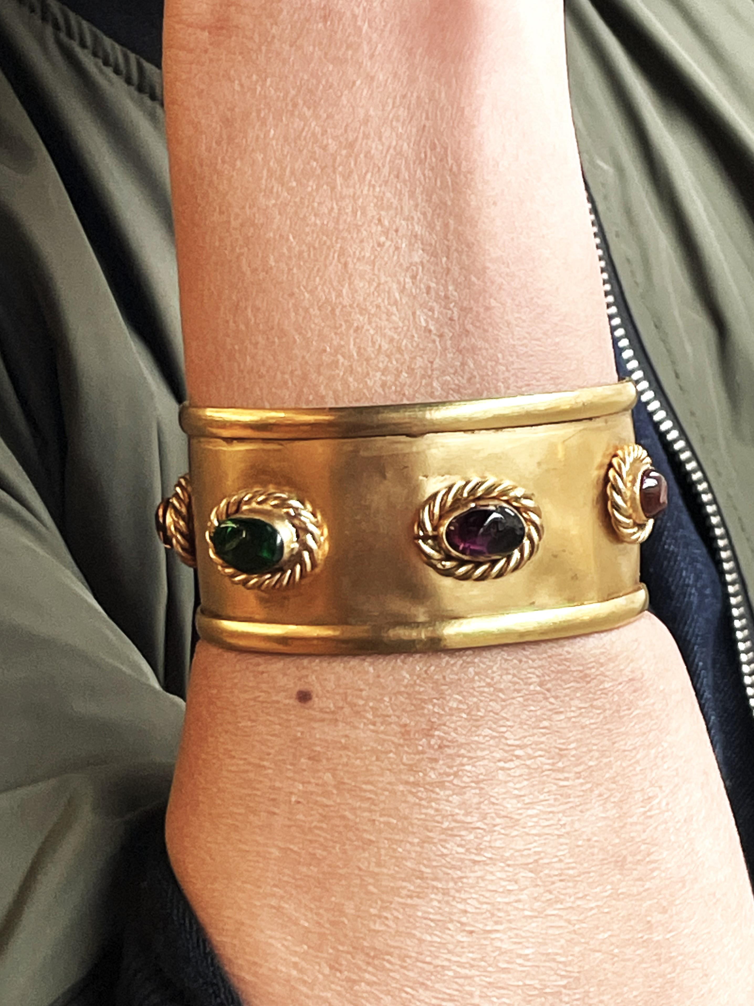 CHANEL/Cuff, bracelet ouvert plaqué or avec 5 rosettes en verre Gripoix 1994 A Bon état - En vente à Stuttgart, DE