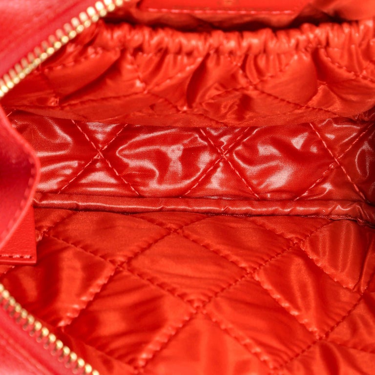 Chanel Curvy Cosmetic Pouch Quilted Caviar Small For Sale at 1stDibs