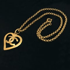 Collana lunga Chanel personalizzata in metallo dorato CC Logo Cuore 95P, 1995