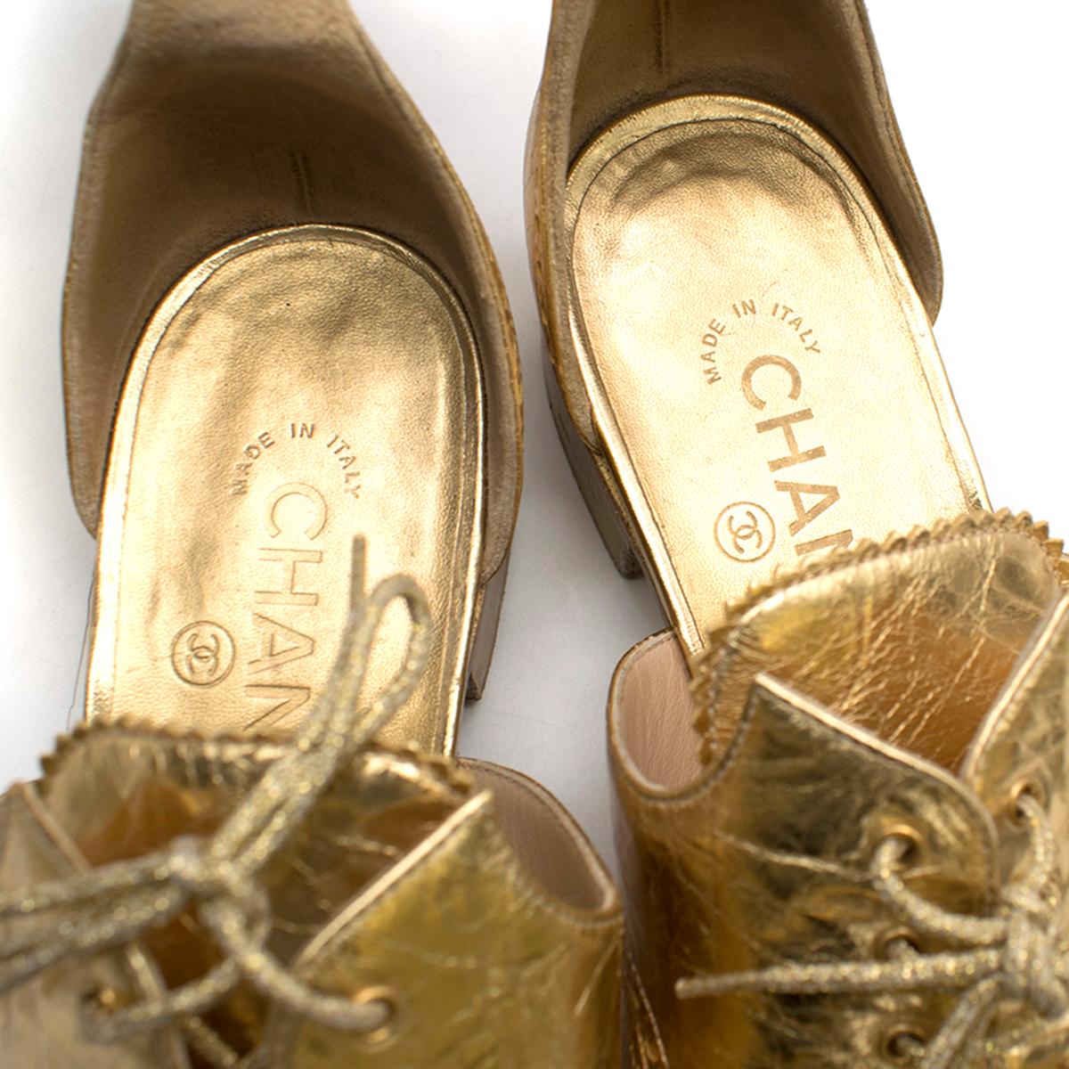 Chanel cut-out gold leather brogue sandals Size 39 In Good Condition In London, GB