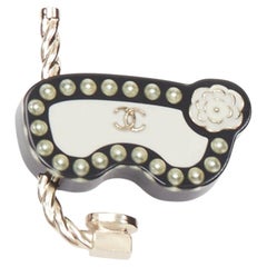 CHANEL D19S Resin Pearl Scuba Snorkeling CC Brooch off CC acrylic pin brooch