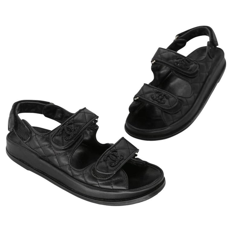 Regnbue pant Indsigt Chanel Dad Quilted 39 Leather Lambskin Sandals CC-S0829-0007 For Sale at  1stDibs | chanel dad shoes, chanel buckle sandals, chanel black dad sandals