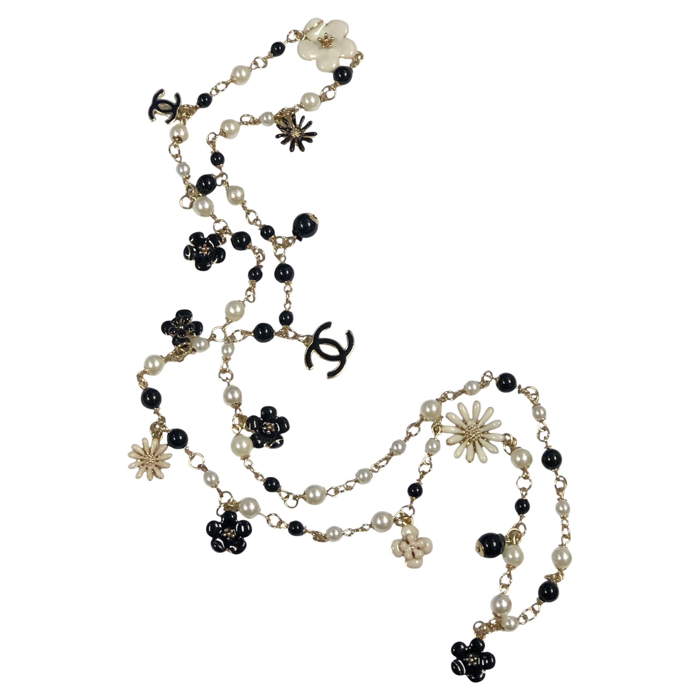 Collana a catena lunga con logo Chanel Daisy Flower CC in vendita