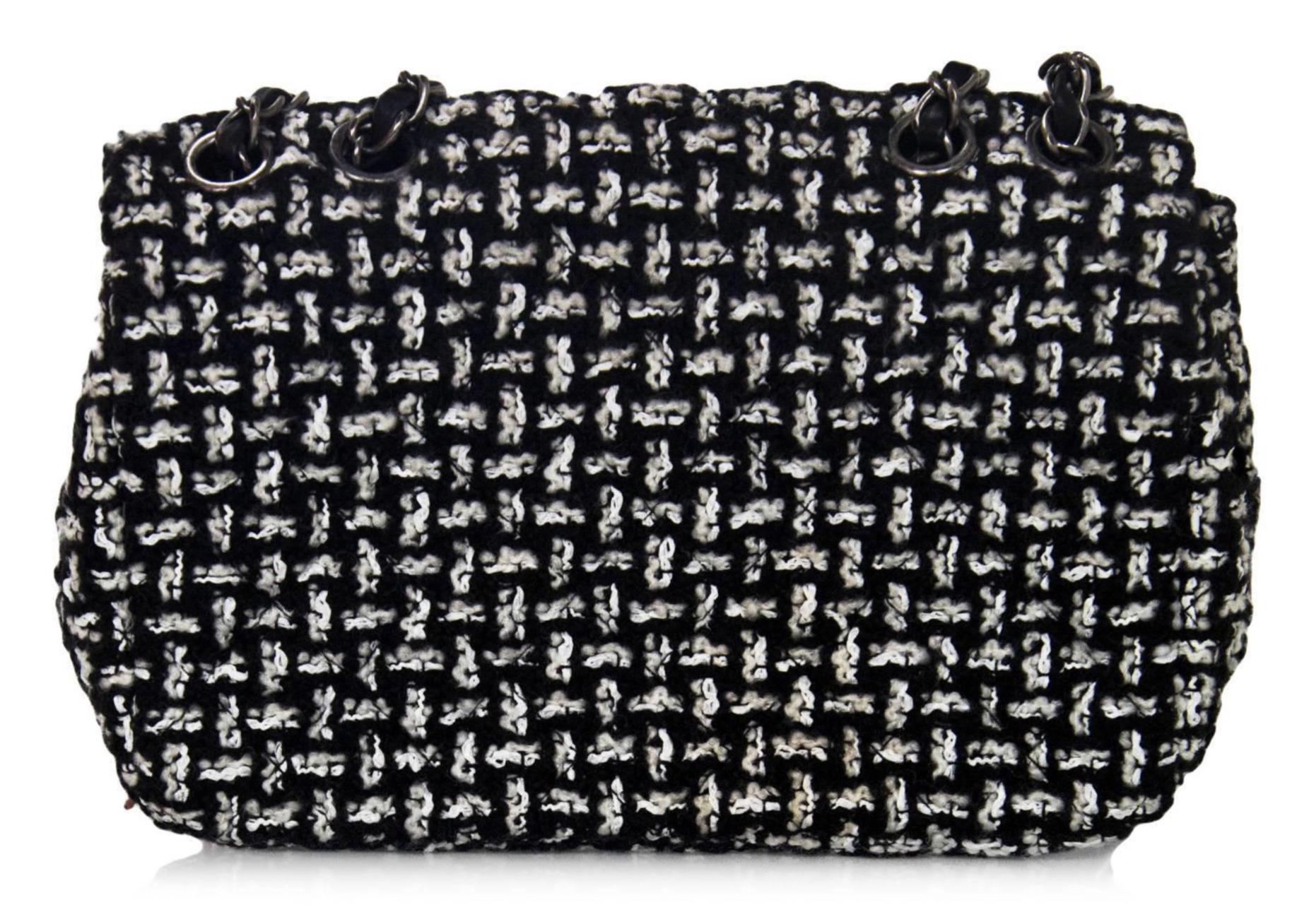 Women's or Men's Chanel Dallas Metiers D'art Beaded Fringe Tweed Classic Flap Shoulder Bag For Sale
