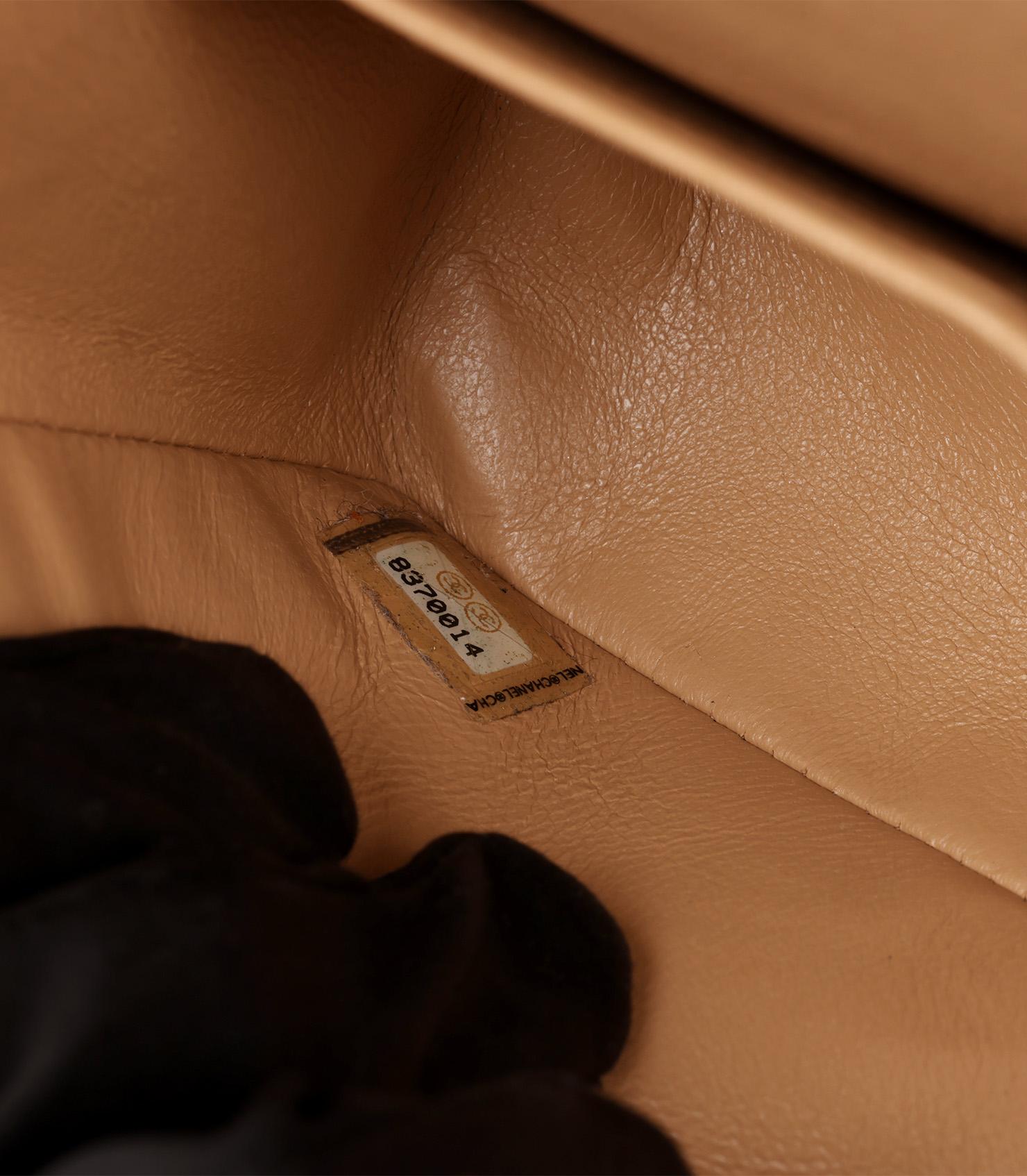 Chanel Beige Oscuro Acolchado Piel Caviar Vintage Pequeño Bolso Clásico Doble Solapa 4