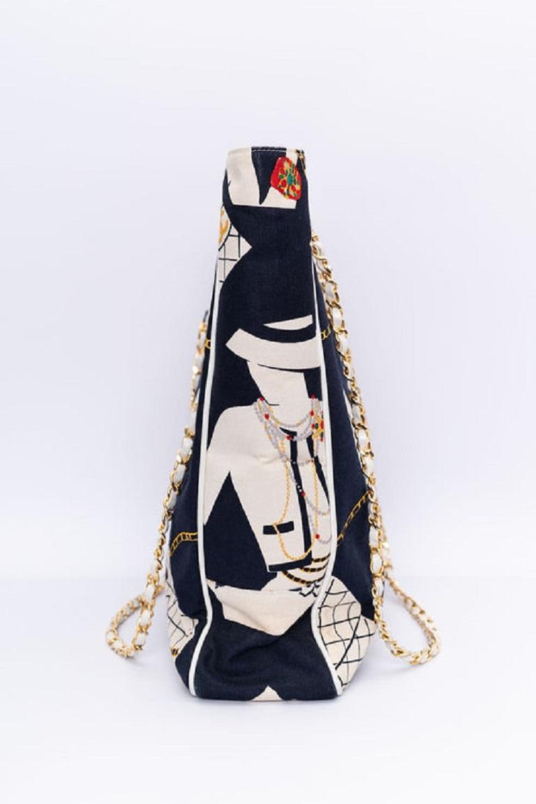 Chanel Dark Blue Canvas Tote Bag In Good Condition For Sale In SAINT-OUEN-SUR-SEINE, FR