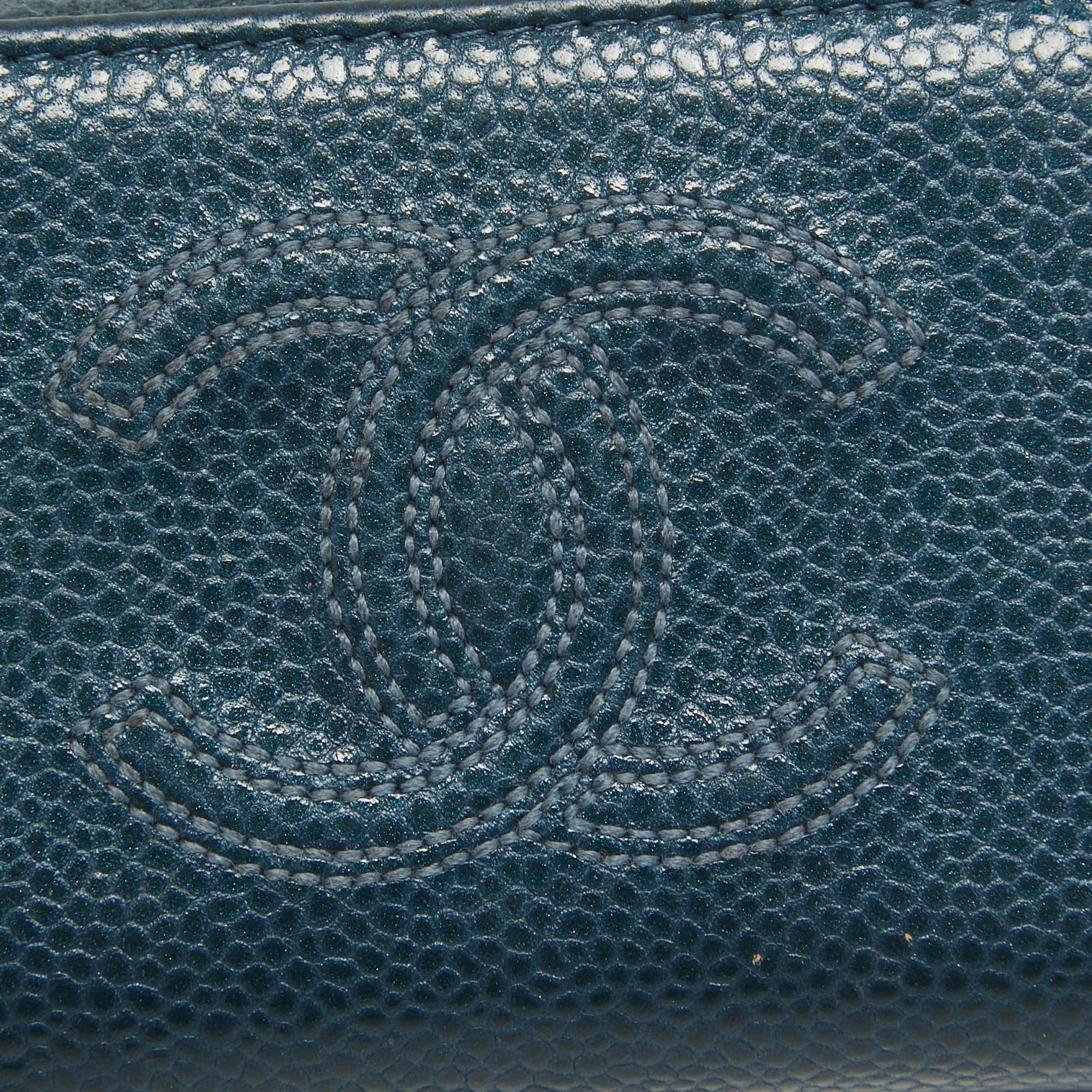 Chanel - Porte-monnaie CC à fermeture éclair en cuir caviar bleu foncé Bon état - En vente à Dubai, Al Qouz 2